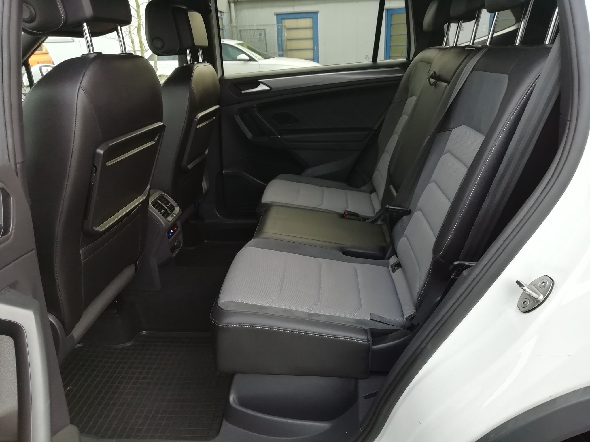 Volkswagen Tiguan Allspace, 2,0 TDI DSG 4M R-Line 140kW - fotka 6