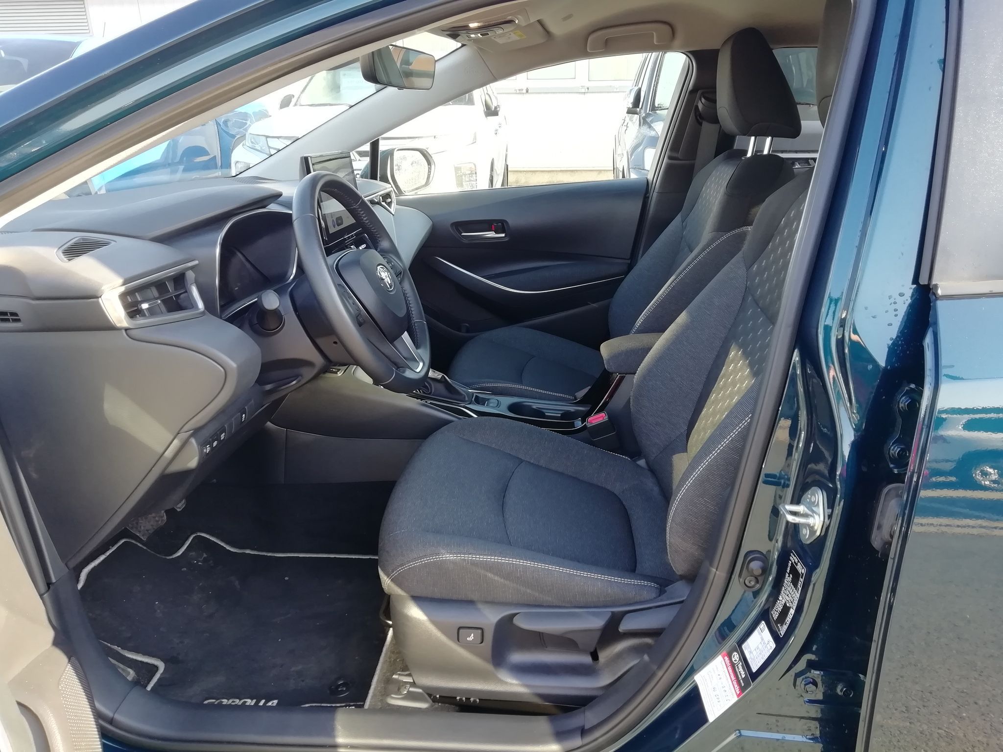 Toyota Corolla, 1,8 HEV e-CVT Style - fotka 5
