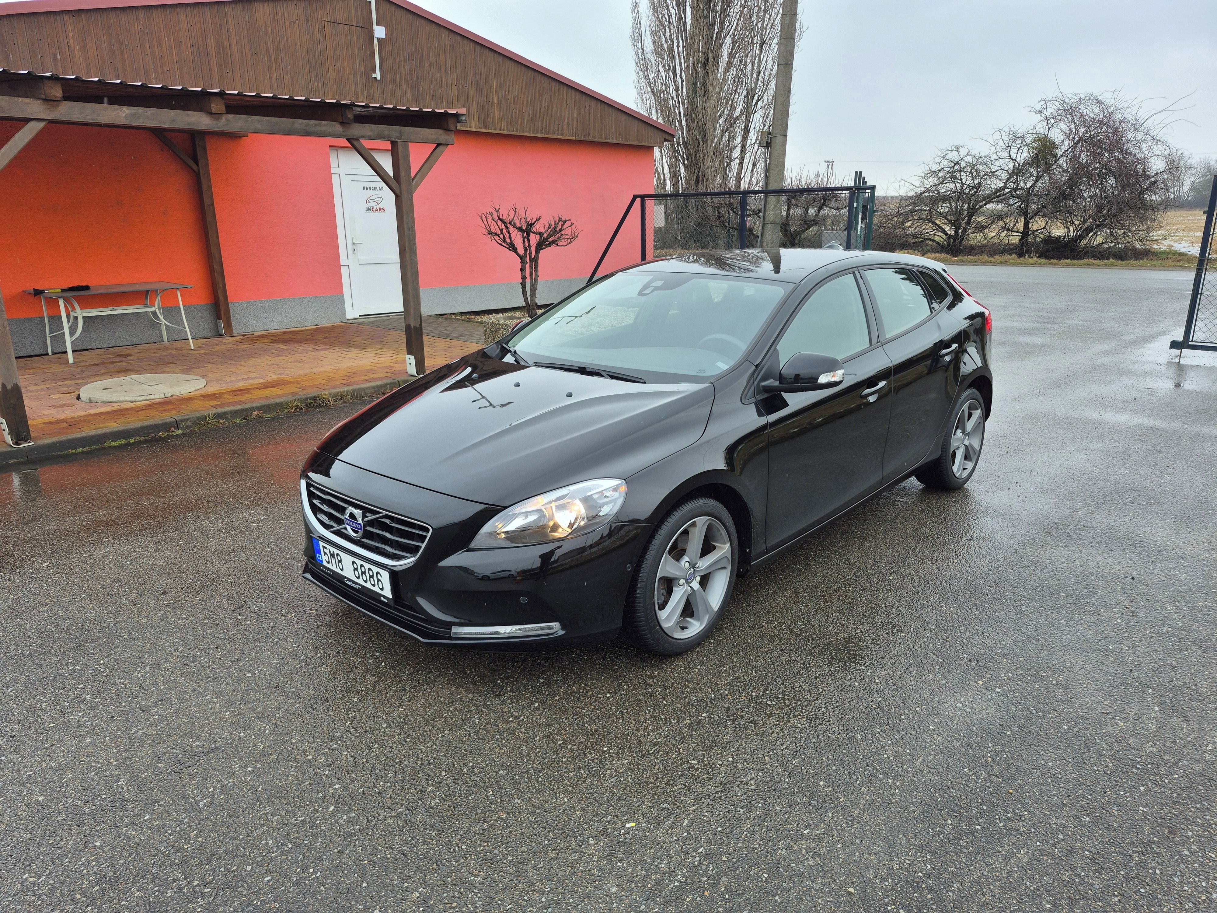 Volvo V40, 1,6i, 88kW, T2, ČR - fotka 3