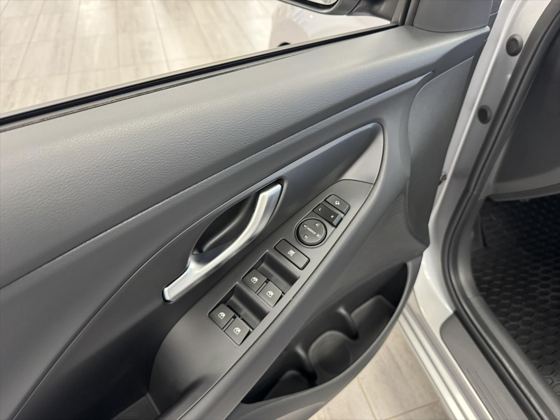 Hyundai i30, 1,0 T-GDI MT GO CZECH - fotka 6