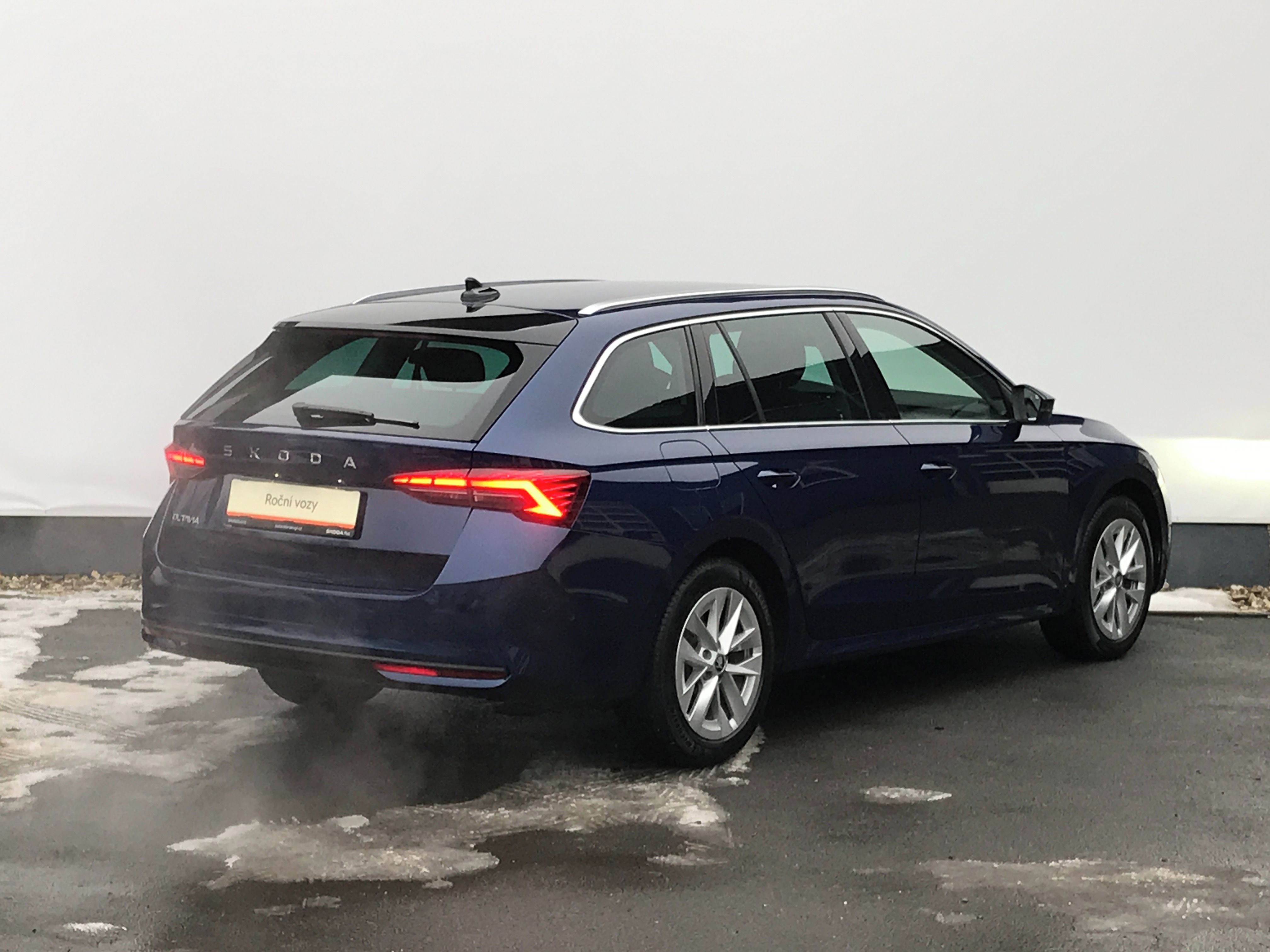 Škoda Octavia, 110kW 7°DSG TOPSEL+TAŽNÉ+HEAD - fotka 2