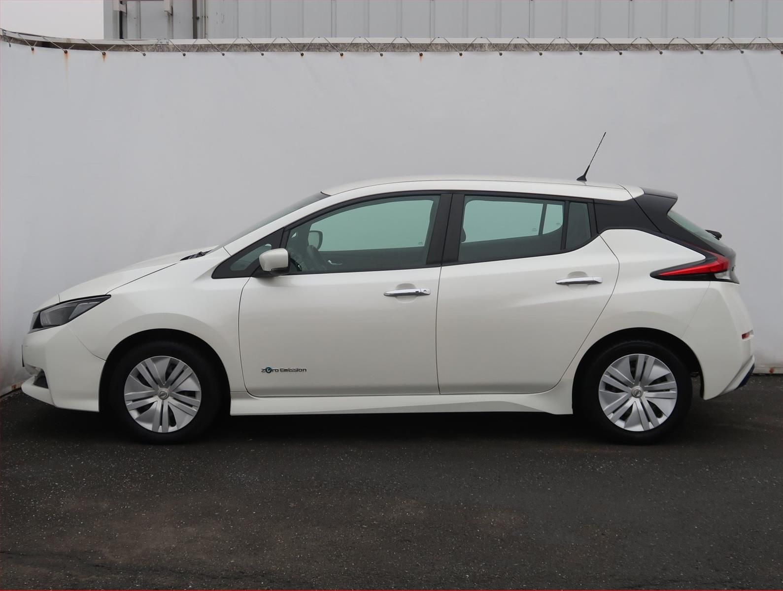 Nissan LEAF, 40 kWh, SoH 87%, Automat - fotka 3