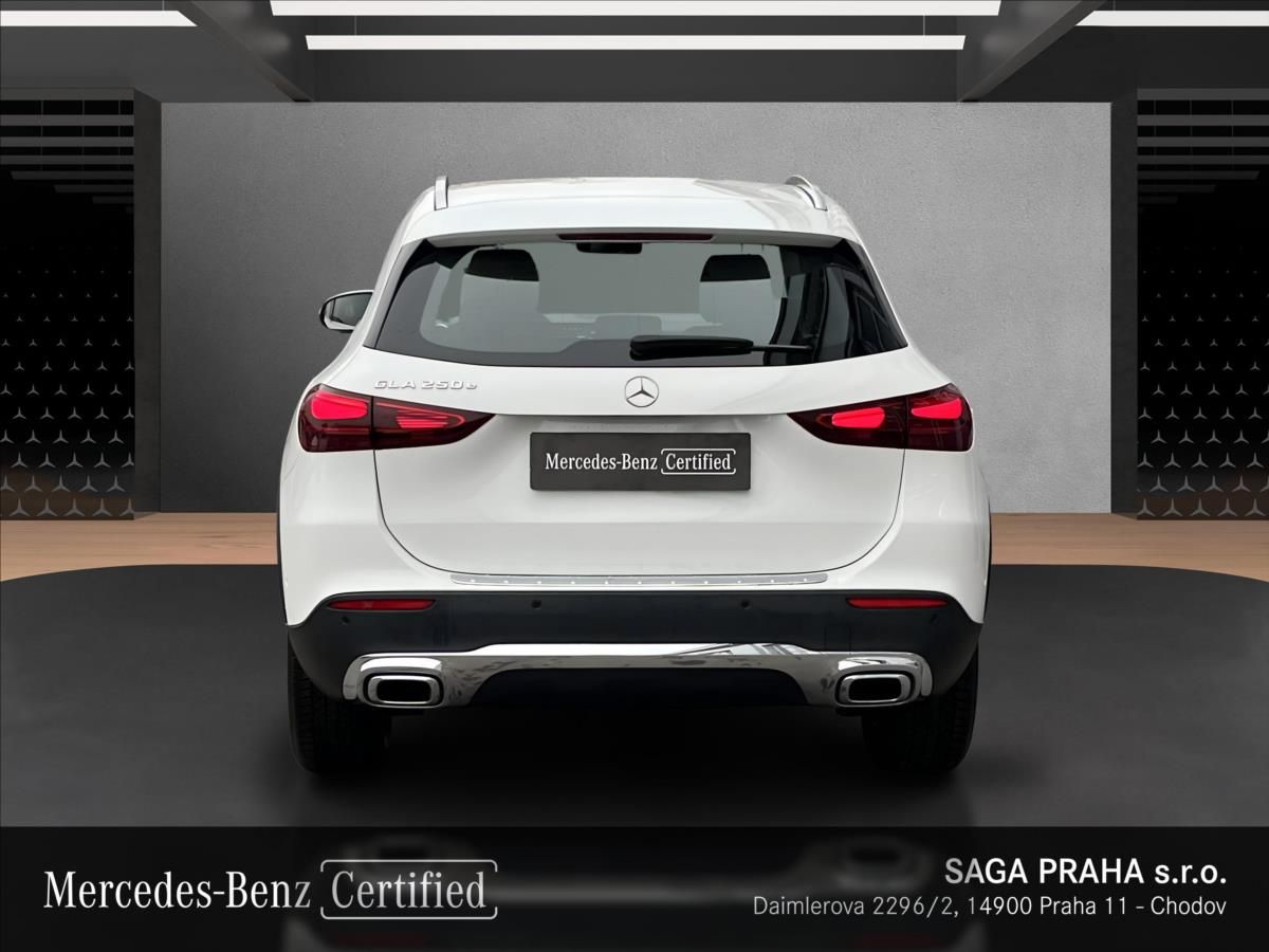 Mercedes-Benz GLA, GLA 250 e s hybridní technolog - fotka 4