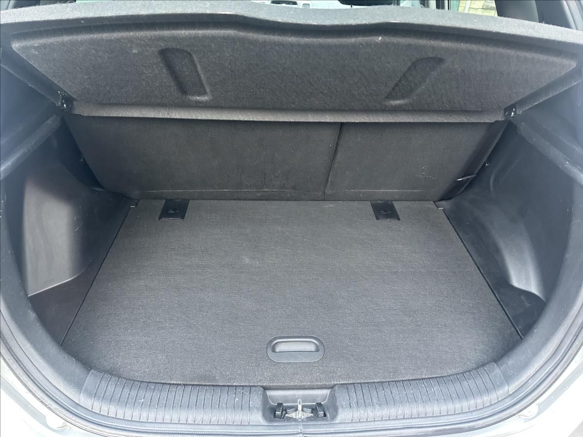 Hyundai ix20, 1,6 AUTOMAT 1.majitel - fotka 5