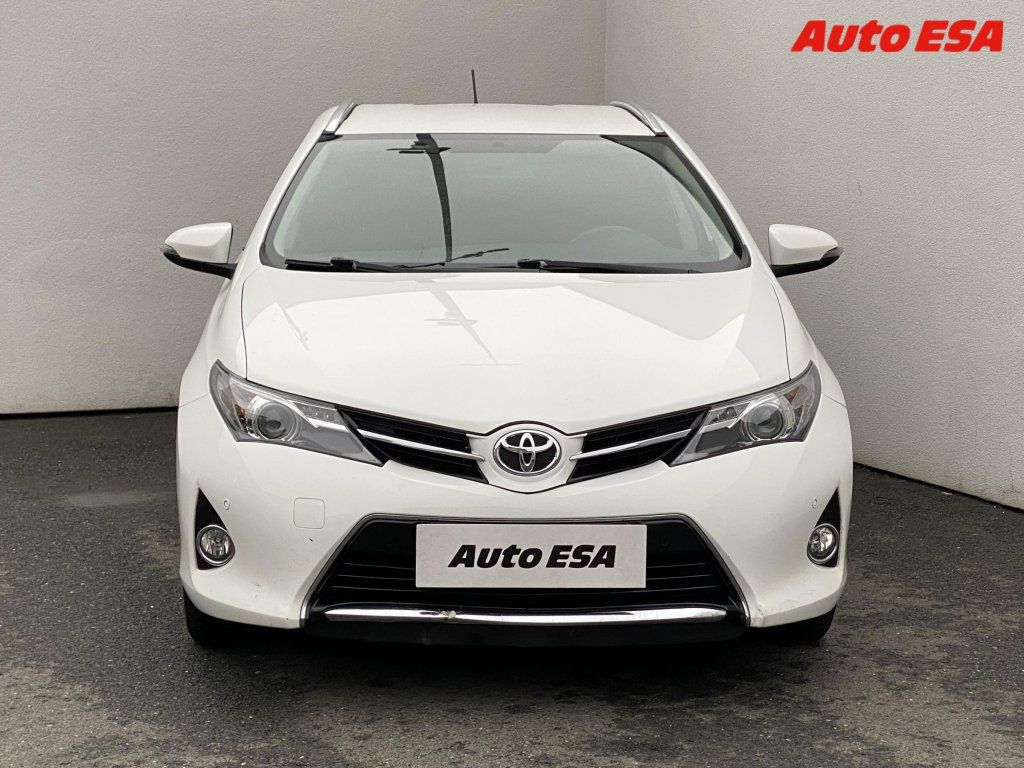 Toyota Auris, 1.6,AC,park.asist,+kola - fotka 2