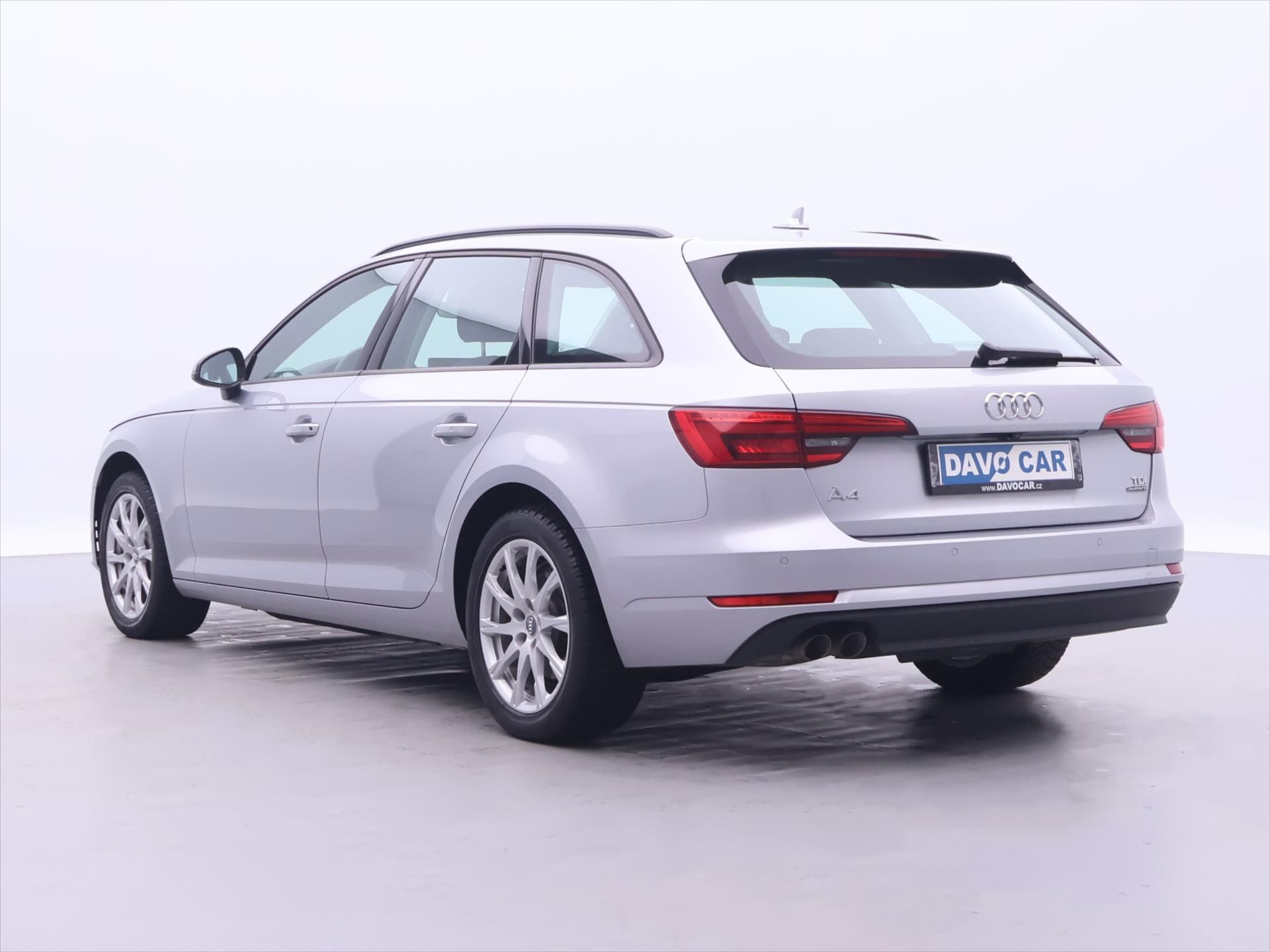 Audi A4, 2,0 TDI 140kW Quattro CZ DPH - fotka 5