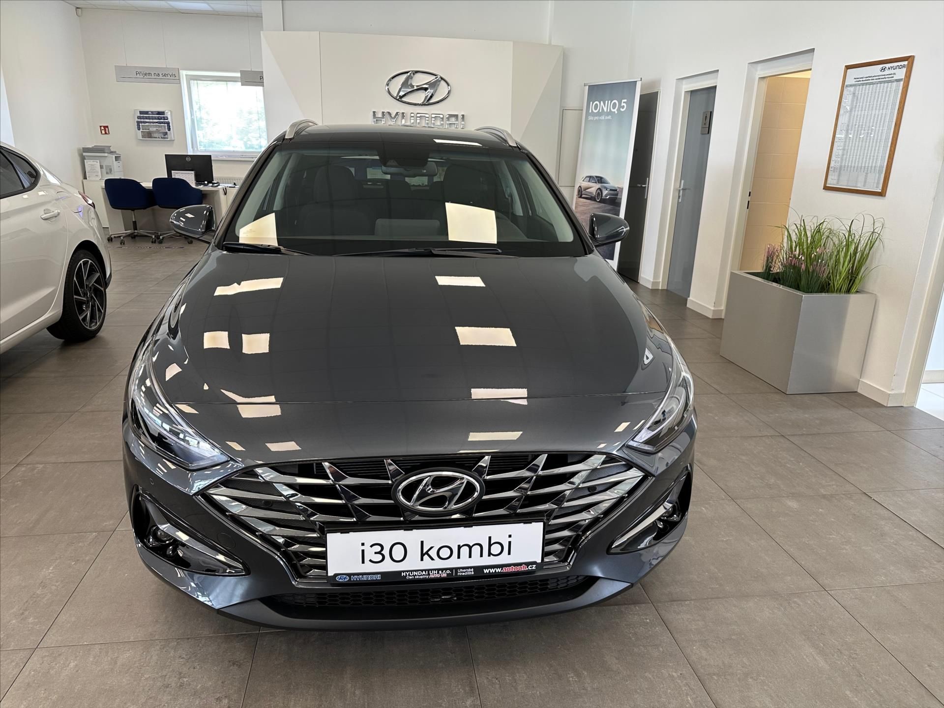 Hyundai i30, 1,5 i  GO CZECH - fotka 2
