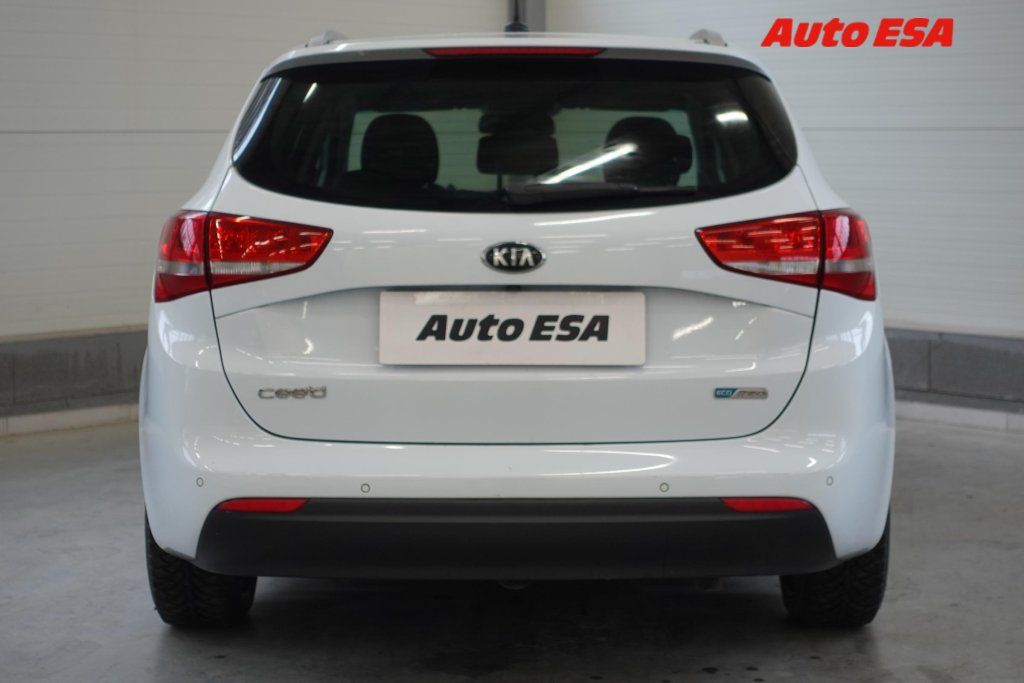 Kia Cee´d, 1.6CRDi,Navi,AC - fotka 5