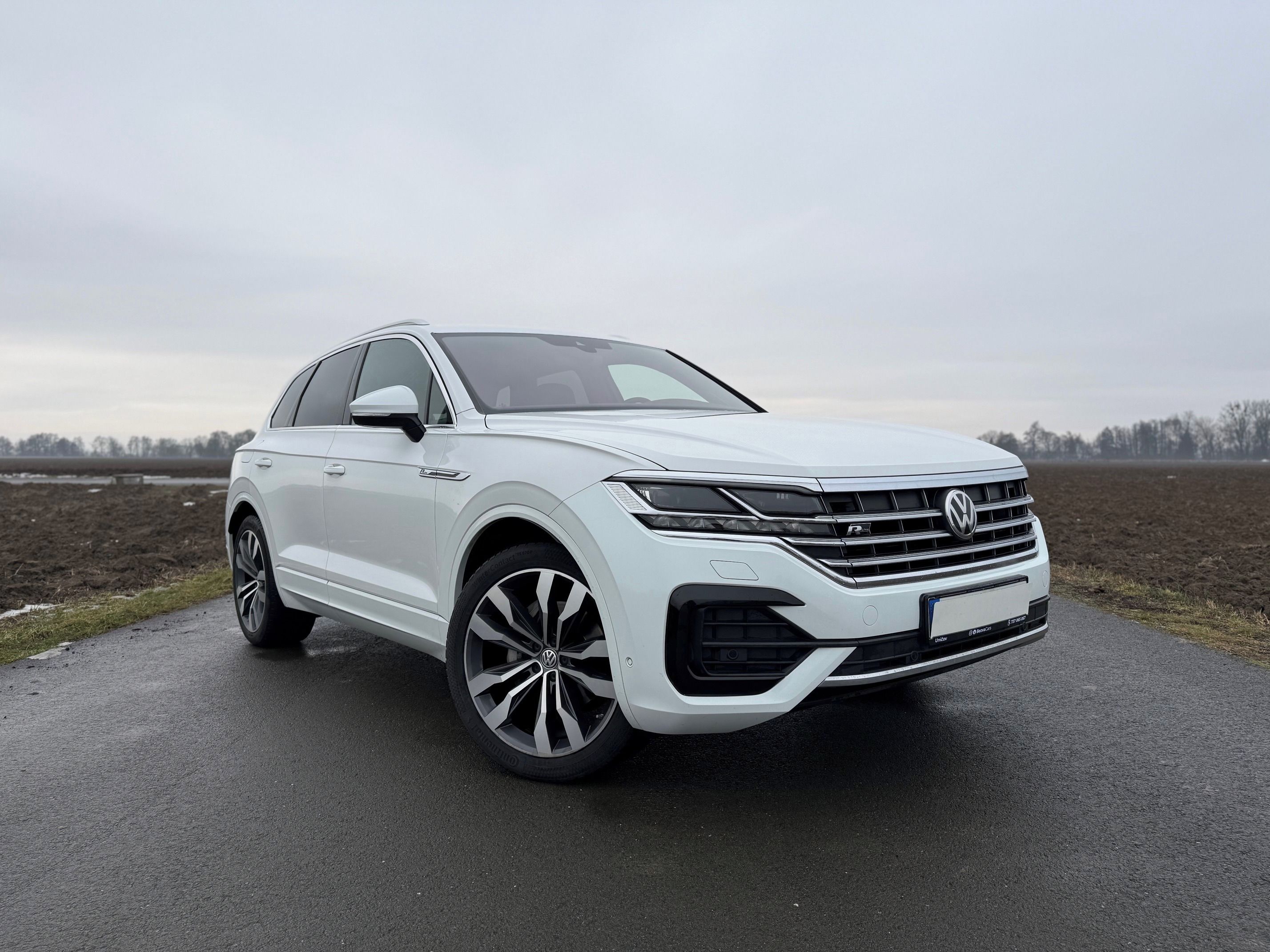 Volkswagen Touareg, 3.0TDI R-line WEBASTO, VZDUCH