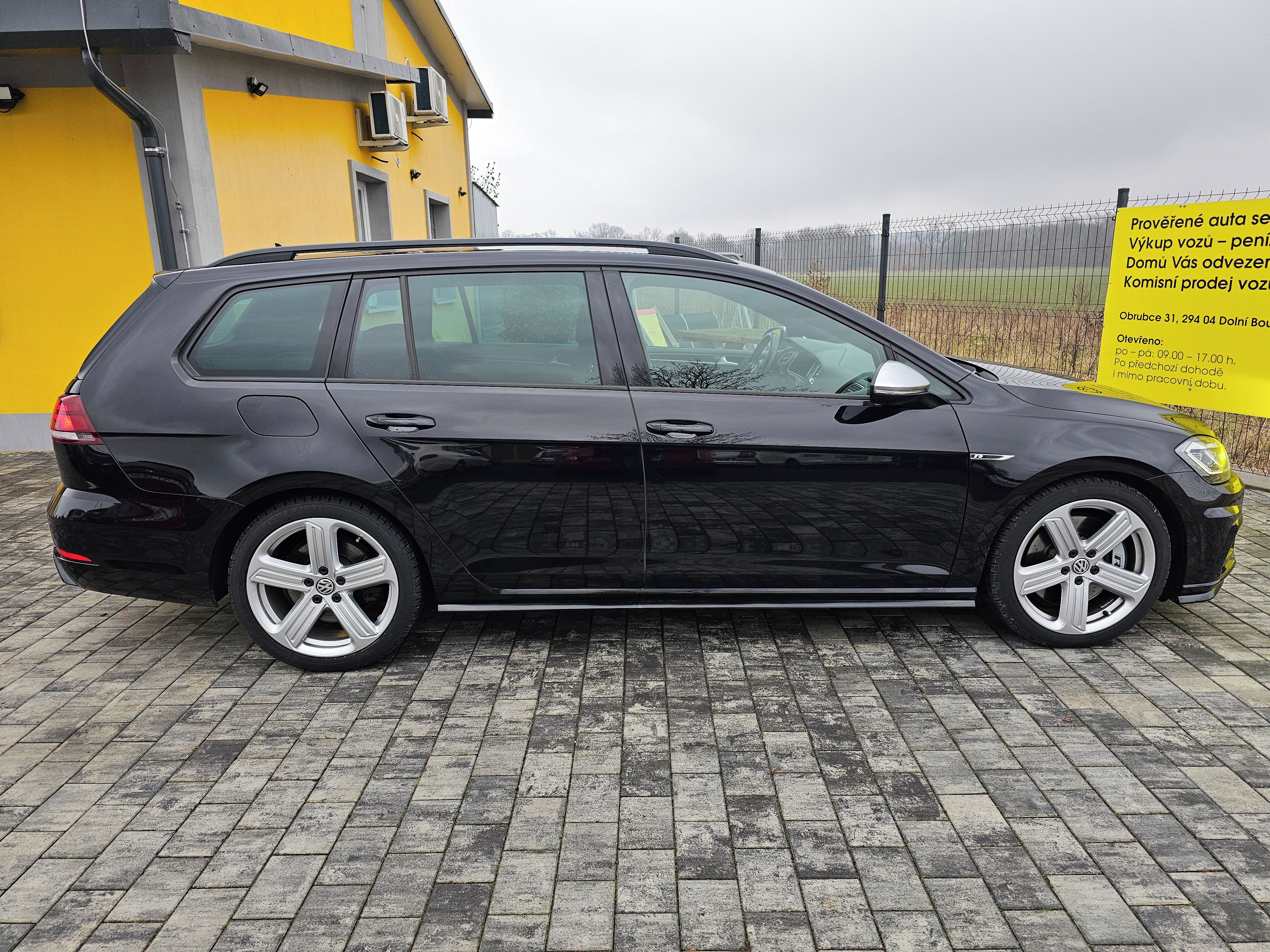 Volkswagen Golf, R 2.0 TSI 221kw,ServisVW,Nehav - fotka 4