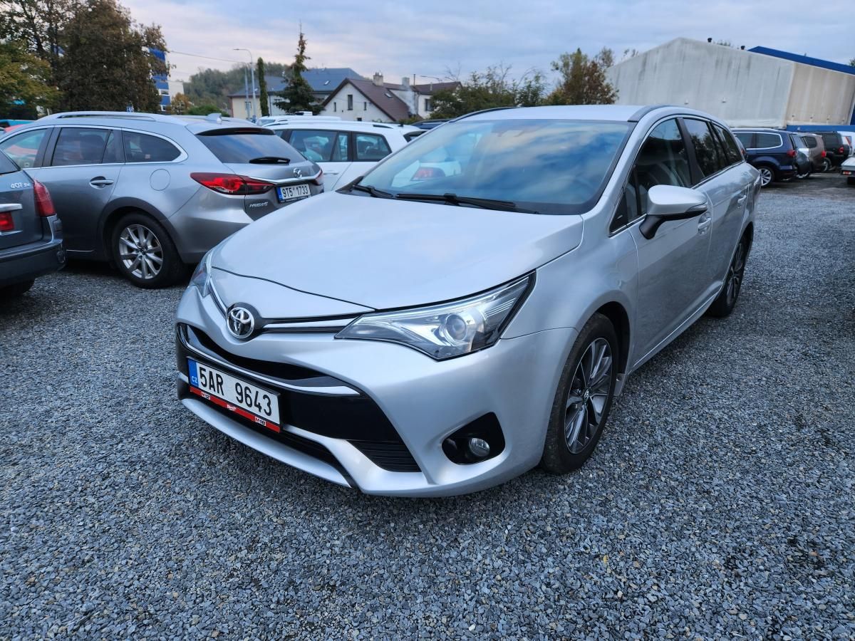 Toyota Avensis, 2.0 D-4D Navi Kamera - fotka 2
