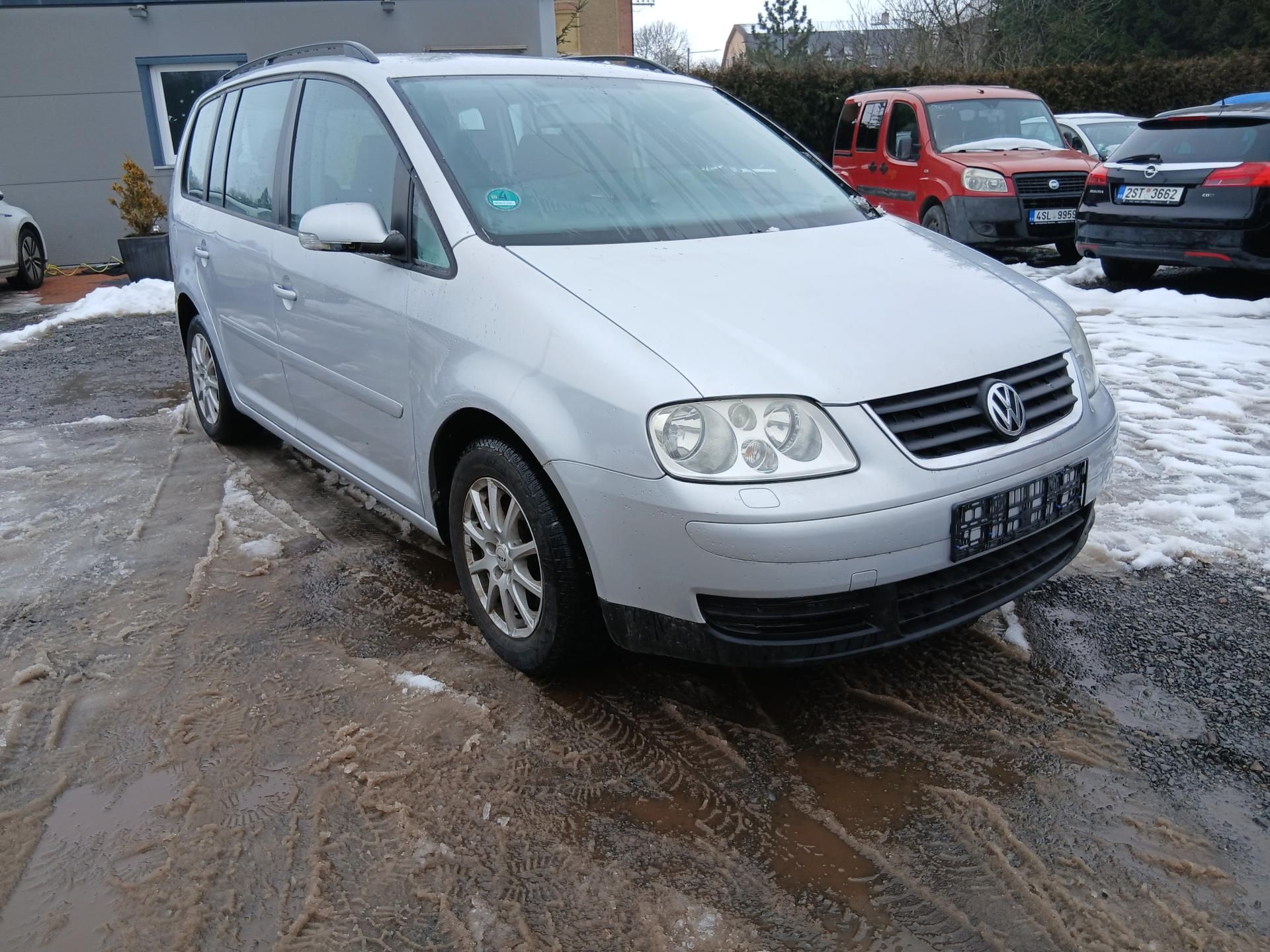 Volkswagen Touran, 1.6 FSI, ALU - fotka 5