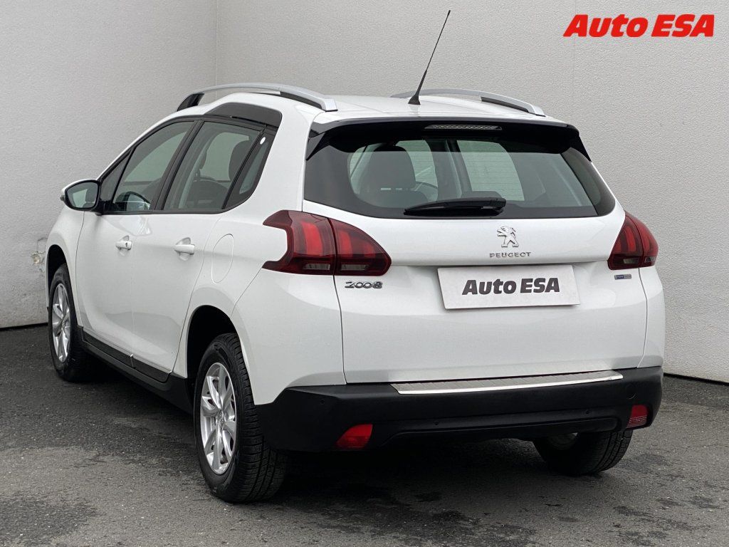 Peugeot 2008, 1.2 PT,ČR,GT Line - fotka 6