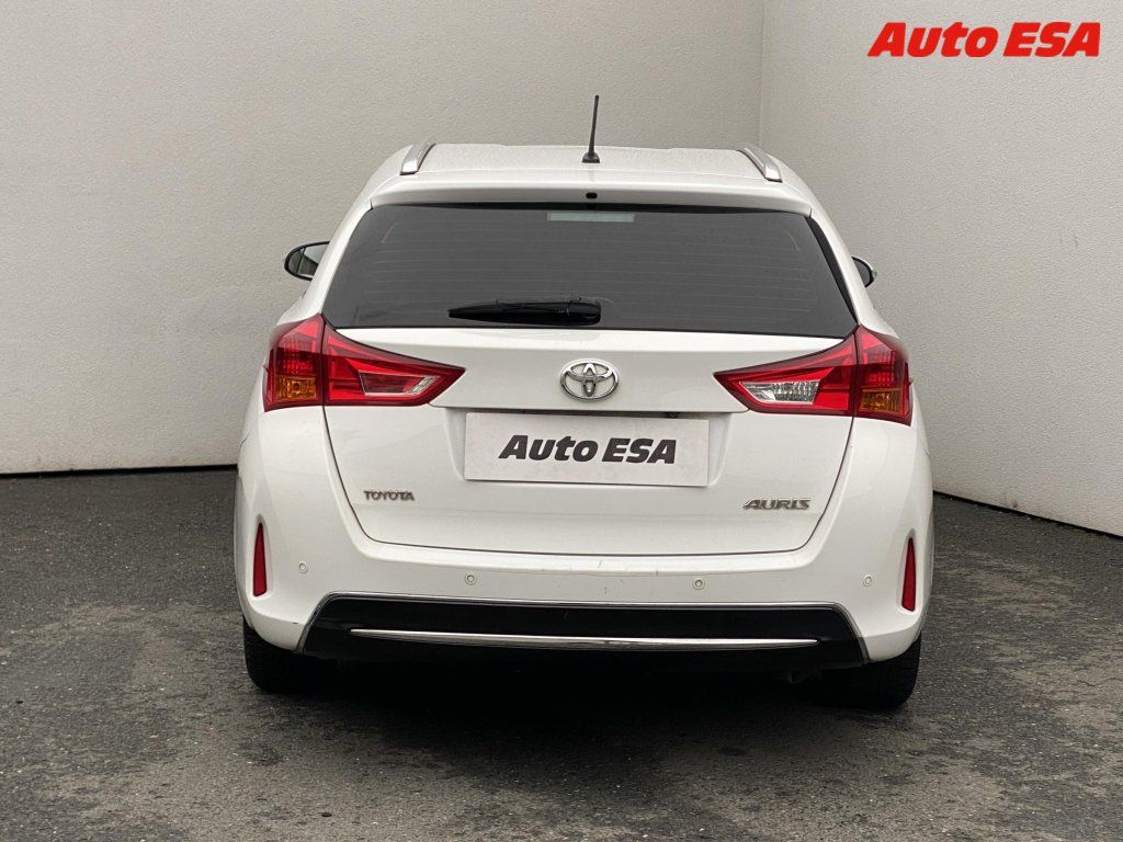 Toyota Auris, 1.6,AC,park.asist,+kola - fotka 5