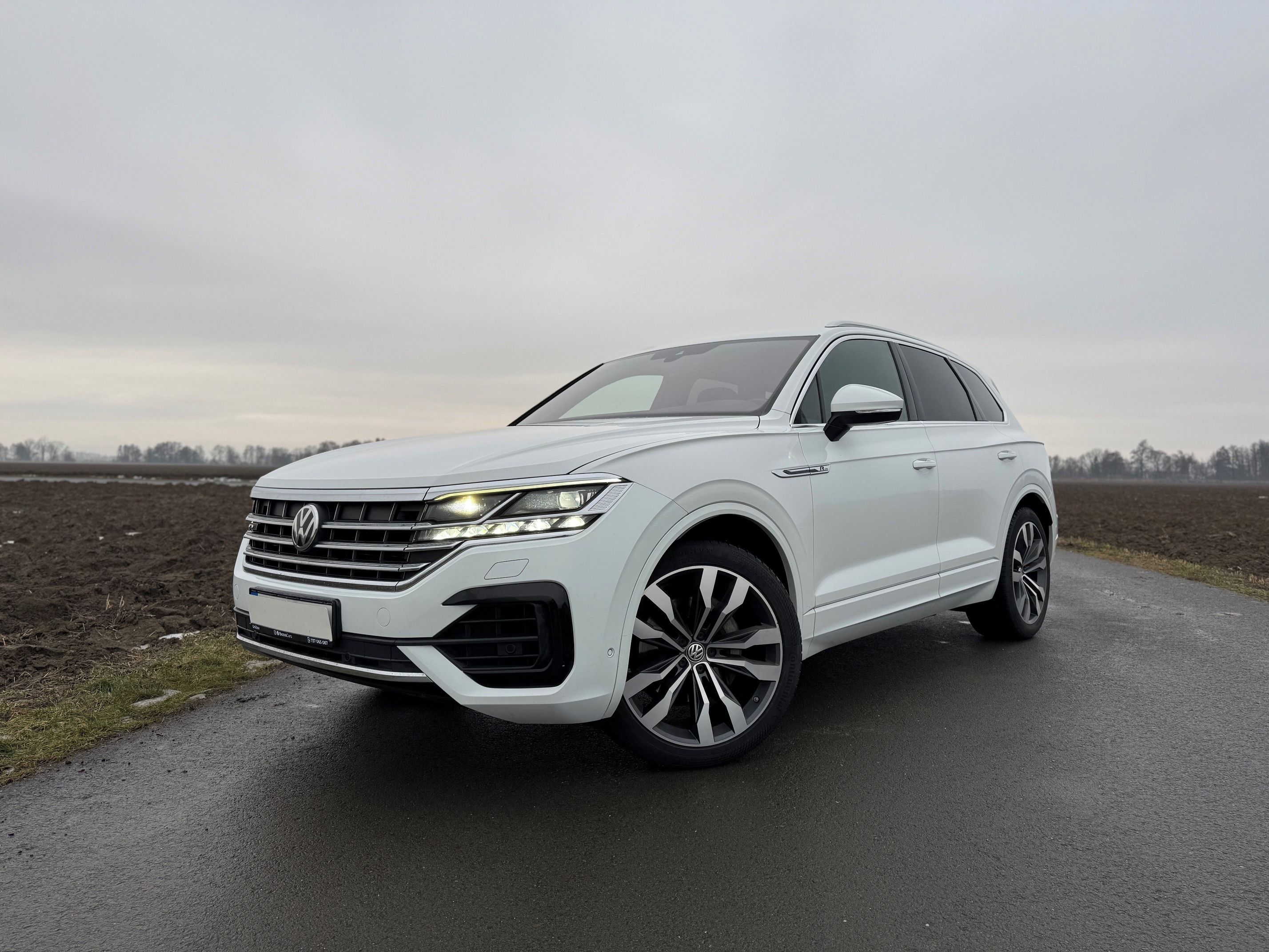 Volkswagen Touareg, 3.0TDI R-line WEBASTO, VZDUCH - fotka 2