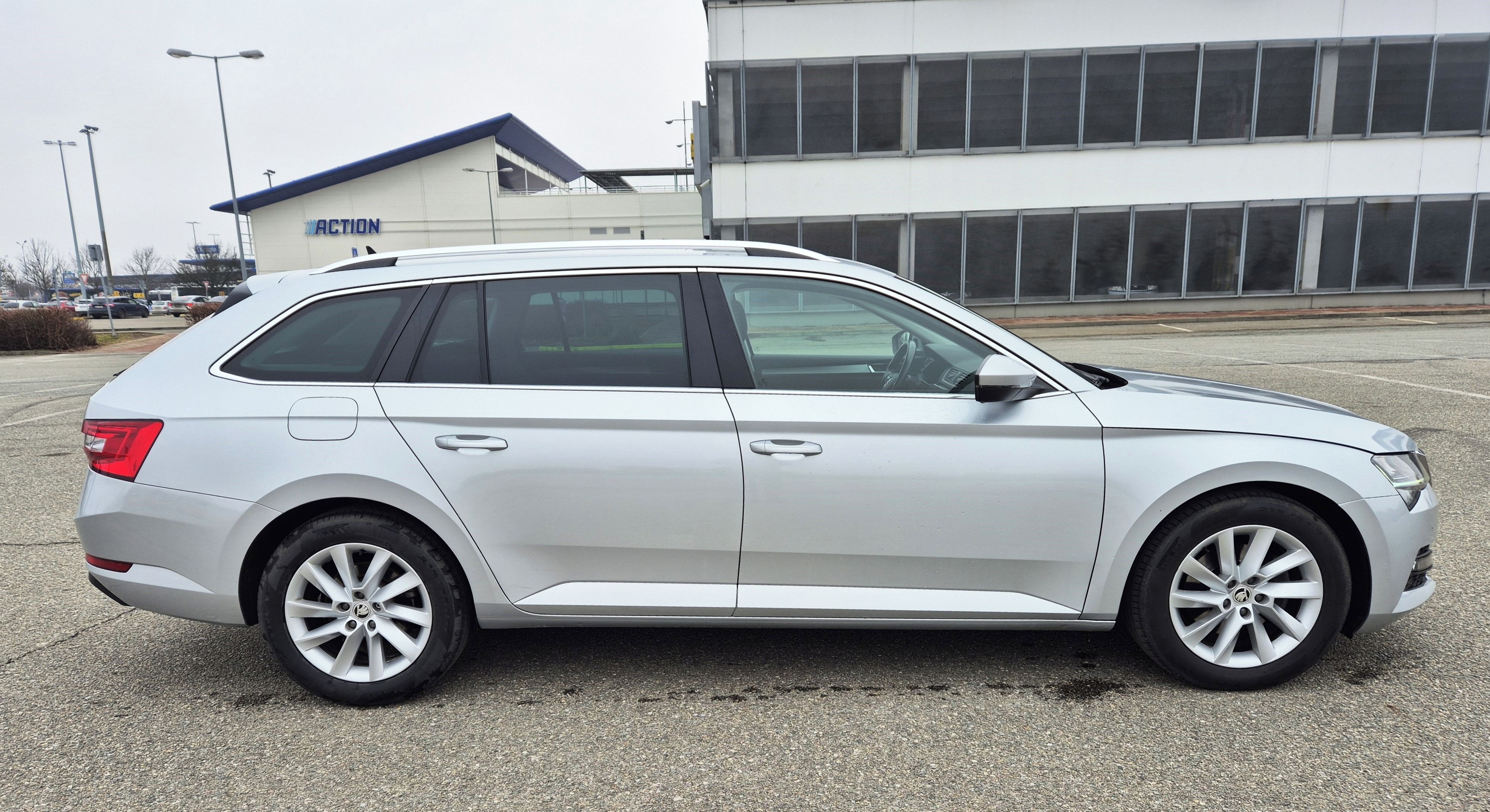 Škoda Superb, 2.0TDi FACE 2021 DSG 1 MAJITEL - fotka 4