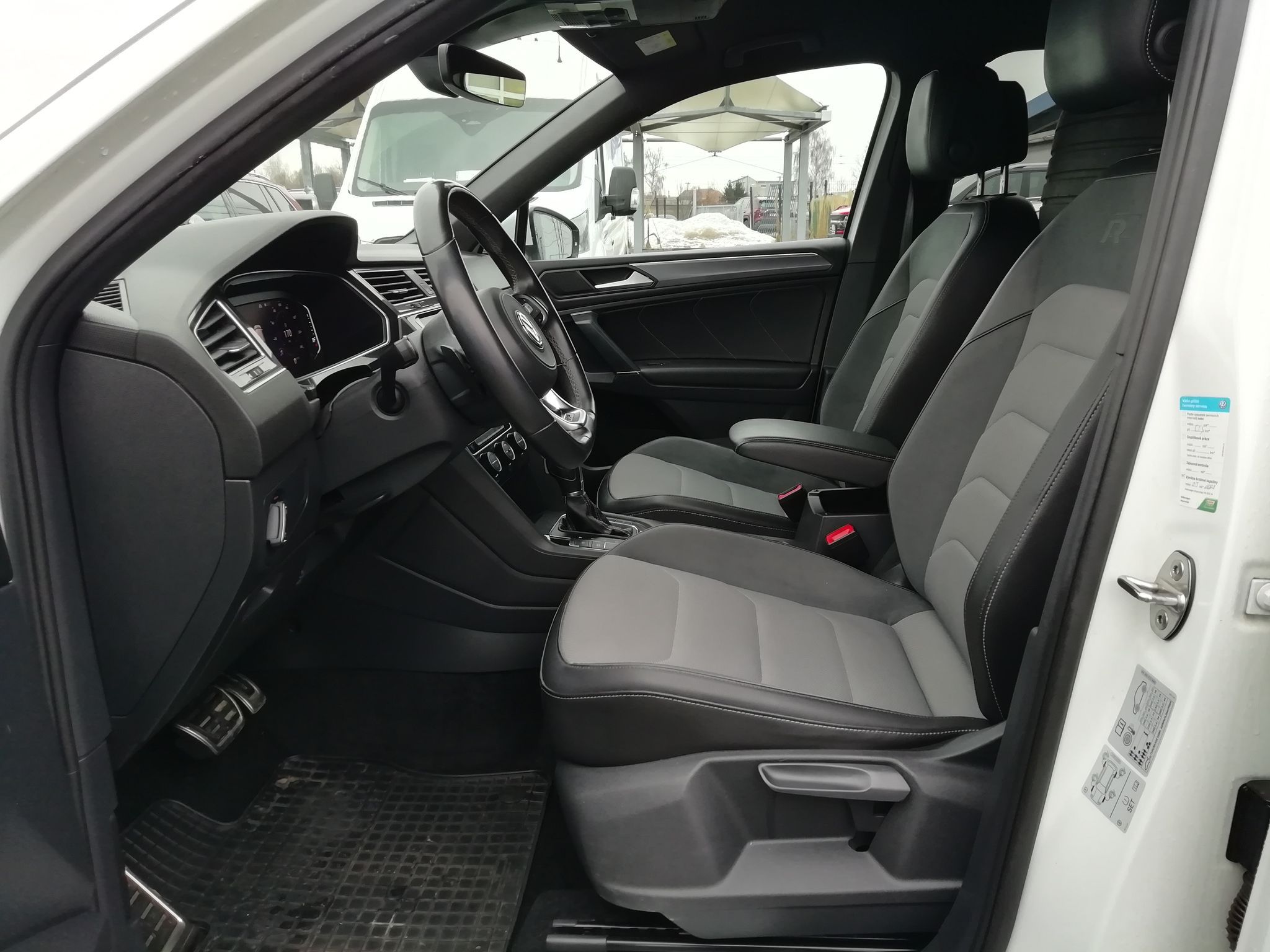 Volkswagen Tiguan Allspace, 2,0 TDI DSG 4M R-Line 140kW - fotka 5