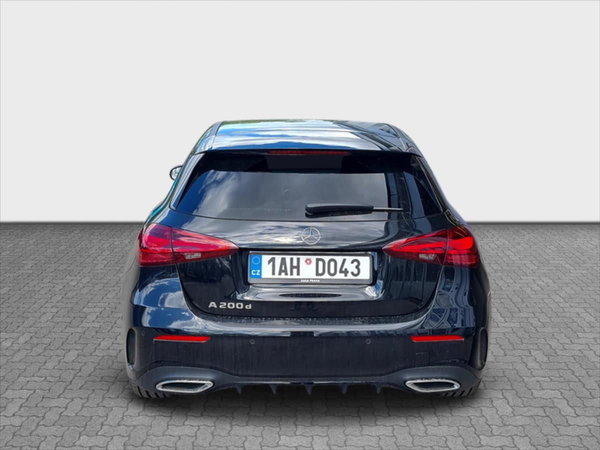 Mercedes-Benz Třídy A, A 200d AMG Line Night - fotka 4