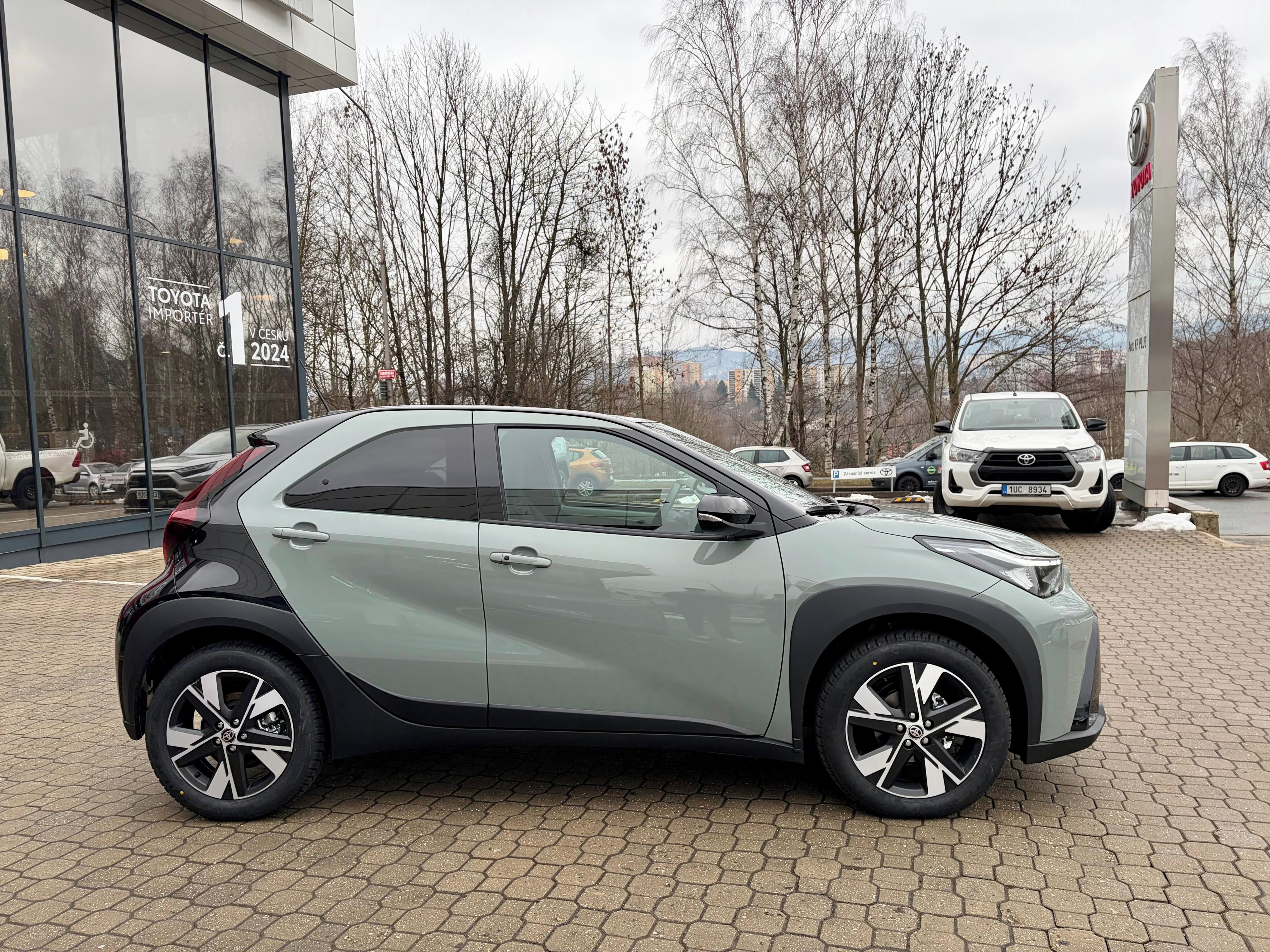 Toyota Aygo, 1,5 HEV 116k Style Smart - fotka 3