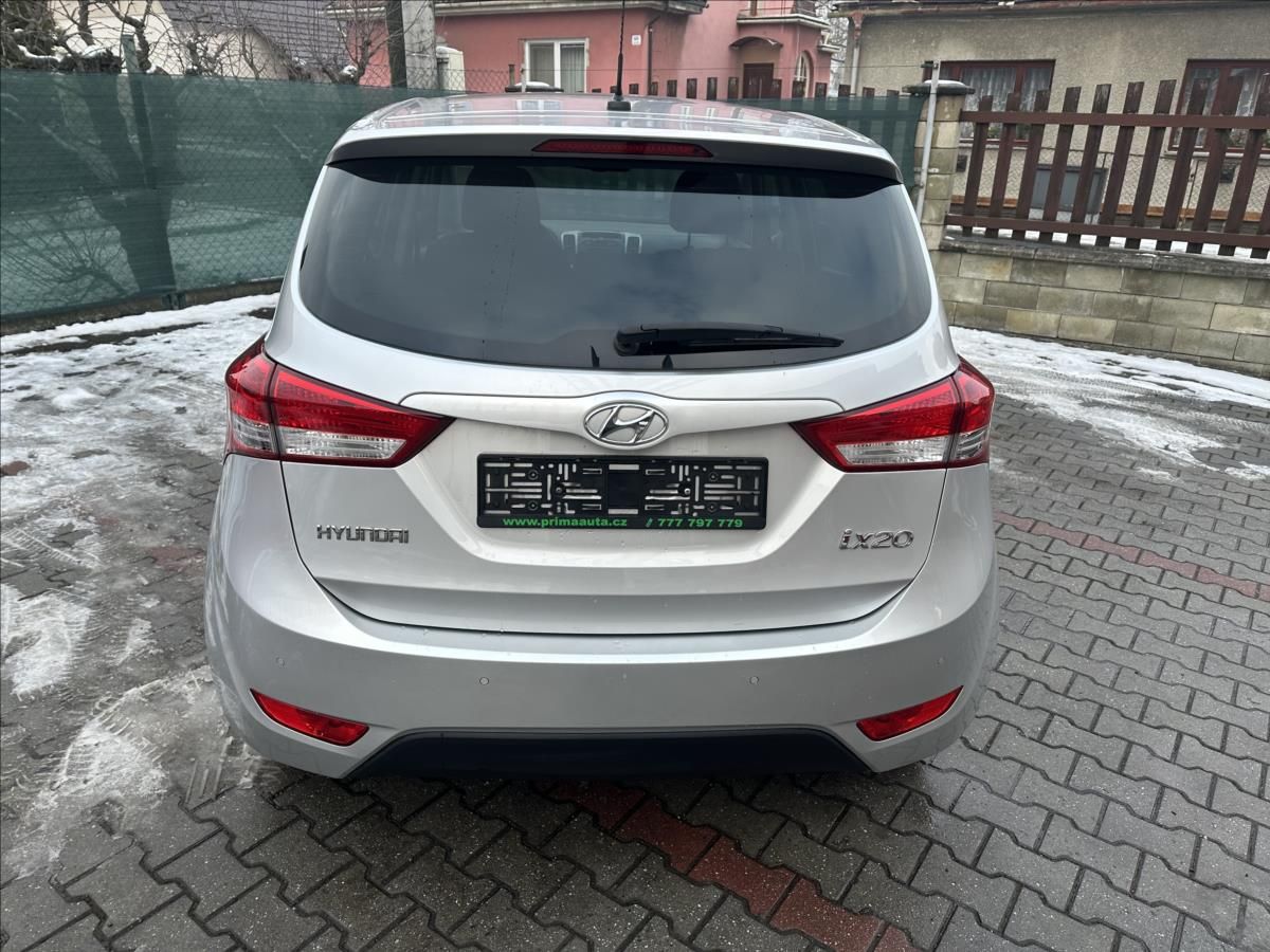 Hyundai ix20, 1,6 AUTOMAT 1.majitel - fotka 6