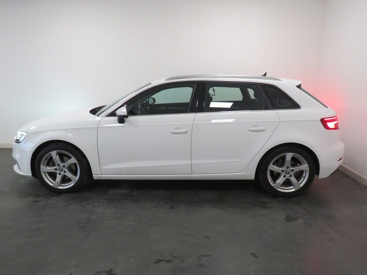 Audi A3, 1.6 TDI 85 kW DSG Sportback - fotka 3