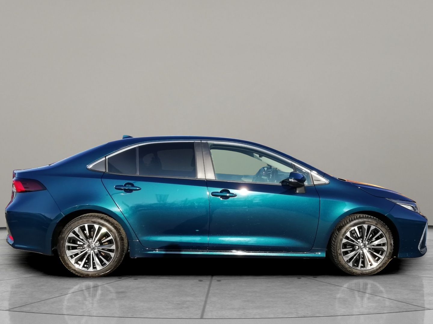 Toyota Corolla, 1,8 HEV e-CVT Style - fotka 3