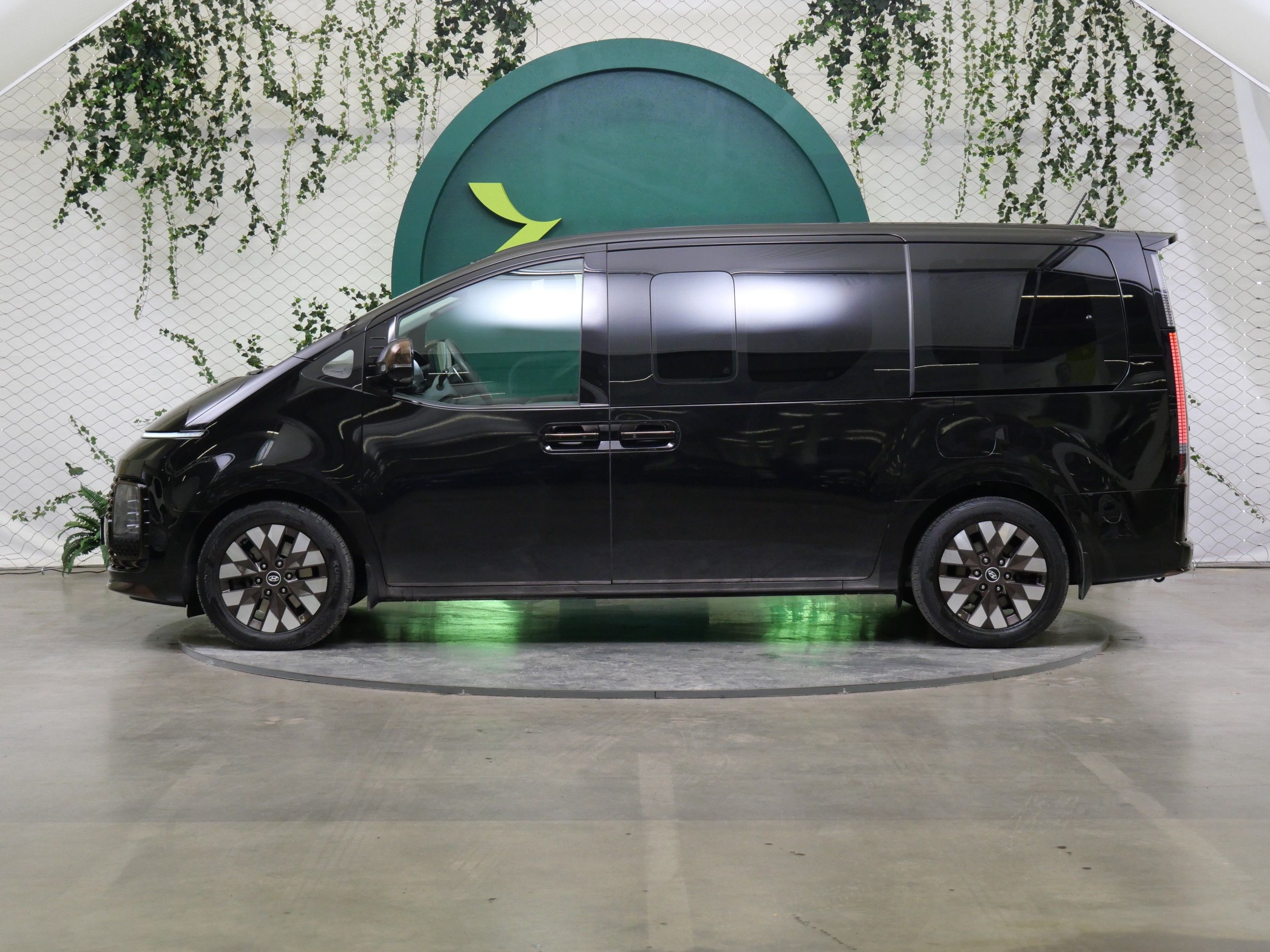Hyundai Staria, 2.2 CRDI 130kW DCT AWD Premium - fotka 3