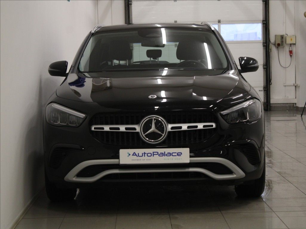 Mercedes-Benz GLA, 2,0 200D 4Matic 1.maj.ČR.35tkm - fotka 2