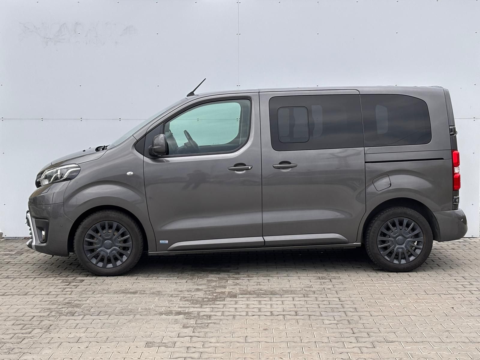 Toyota Proace Verso, 2.0 D-4D L0 Shuttle AT - fotka 3
