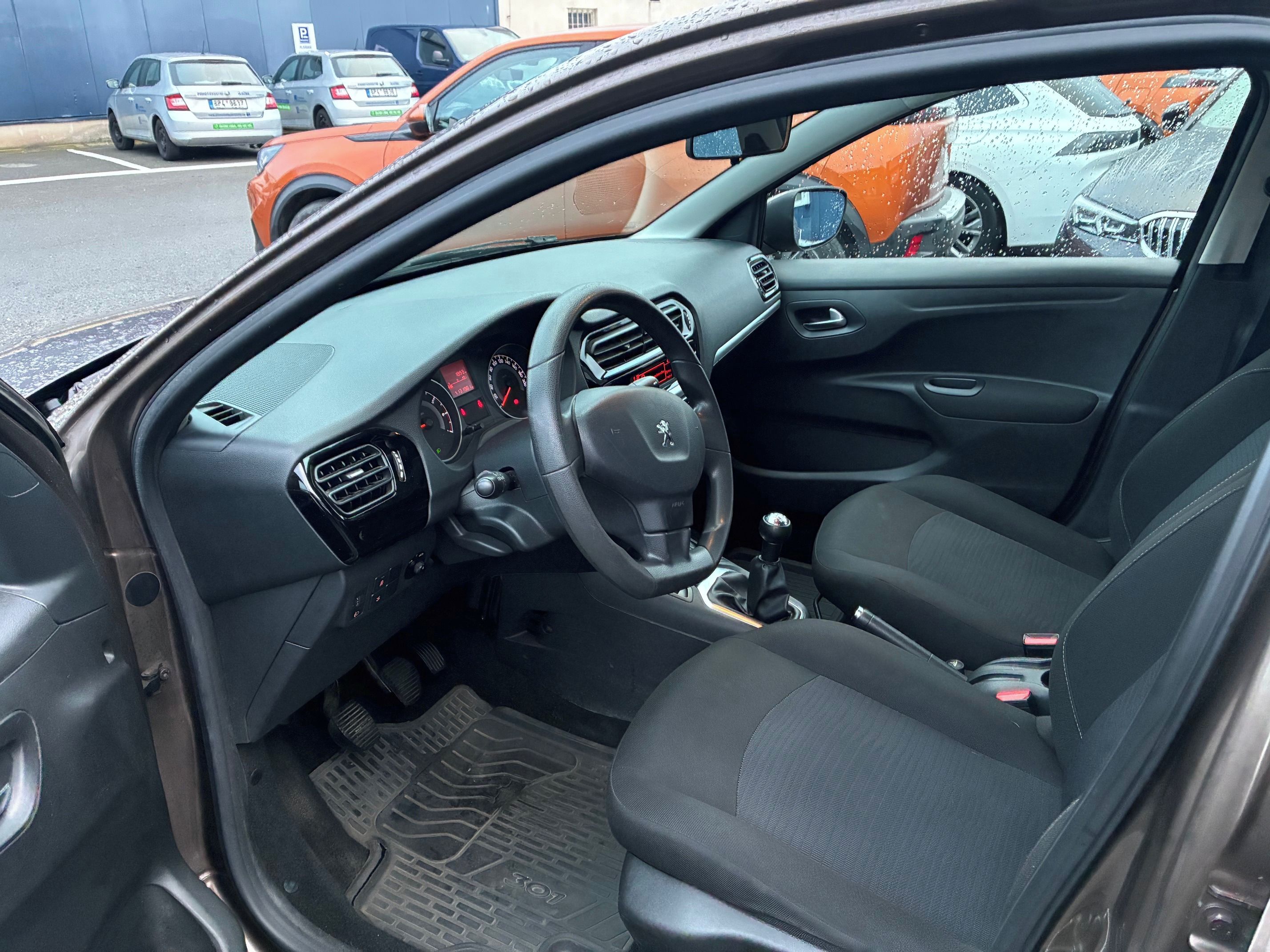 Peugeot 301, 1,6 16V 85kW - fotka 5
