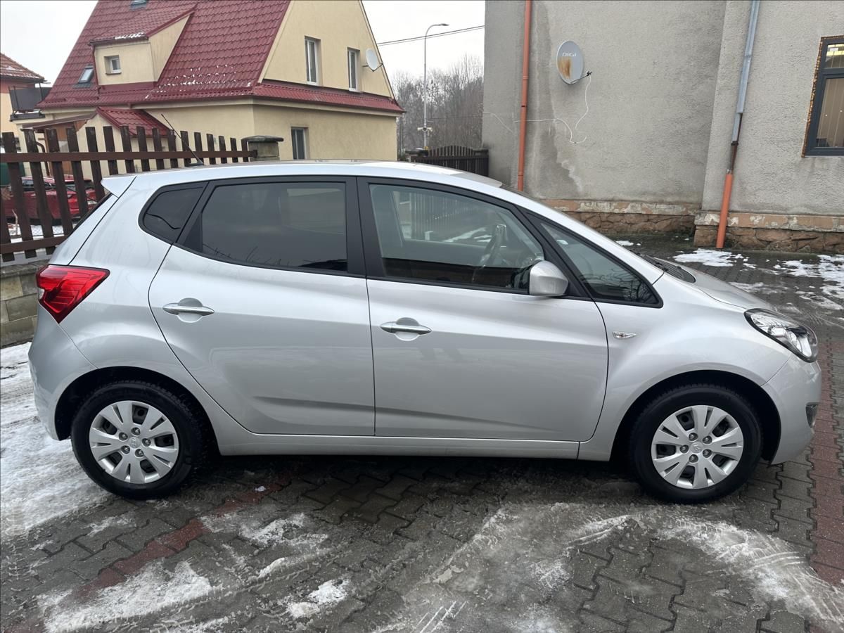 Hyundai ix20, 1,6 AUTOMAT 1.majitel - fotka 2