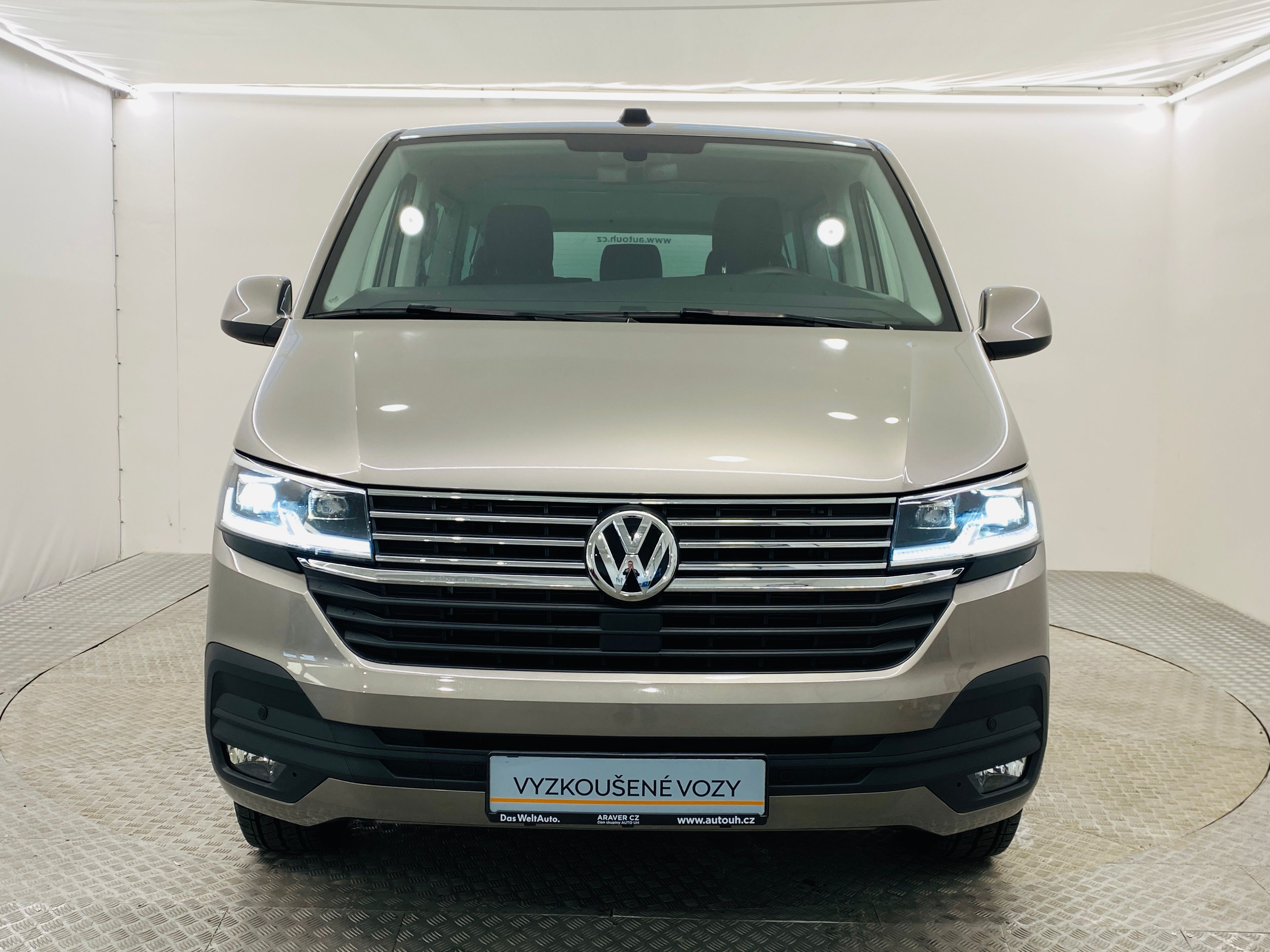 Volkswagen Caravelle, 2.0TDI 110kW DSG 8 Míst Long - fotka 4