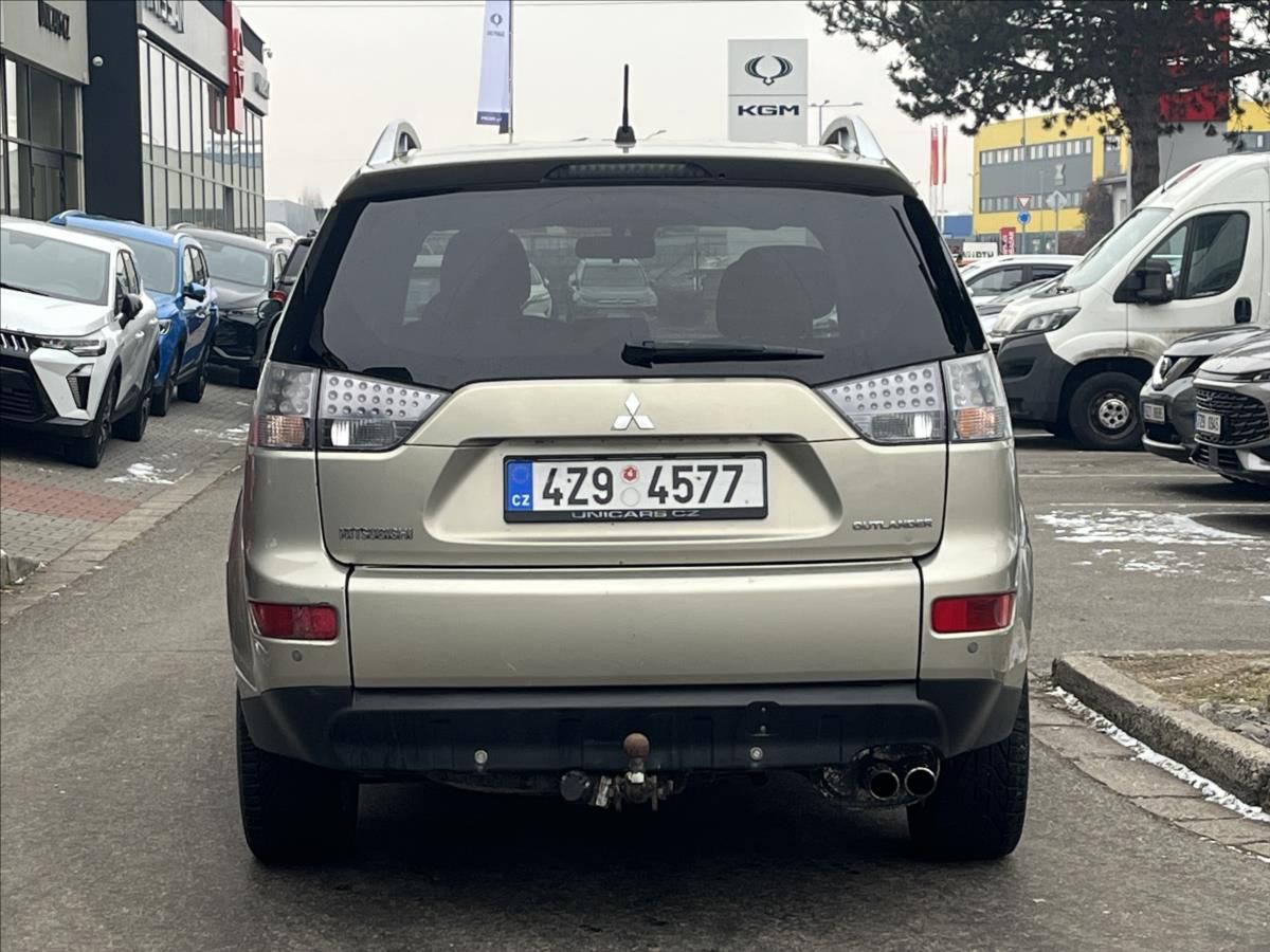 Mitsubishi Outlander, 2,0 DI-D  Intense plus 4WD - fotka 6