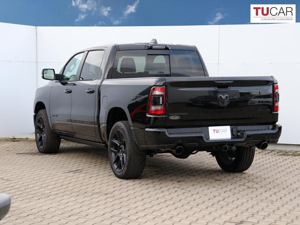 RAM 1500, Laramie 5.7 V8 HEMI E-Torque - fotka 5