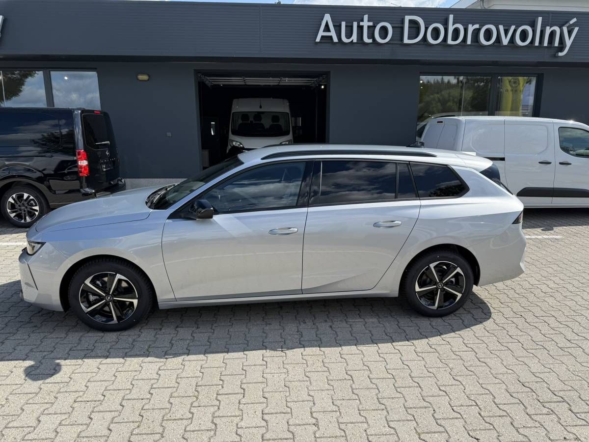 Opel Astra, Edition ST 1.2 TURBO (96kW/130 - fotka 2