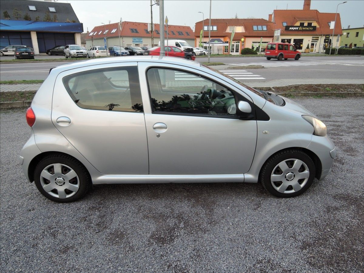 Toyota Aygo, 1,0 VVT-i Cool Servis - fotka 4