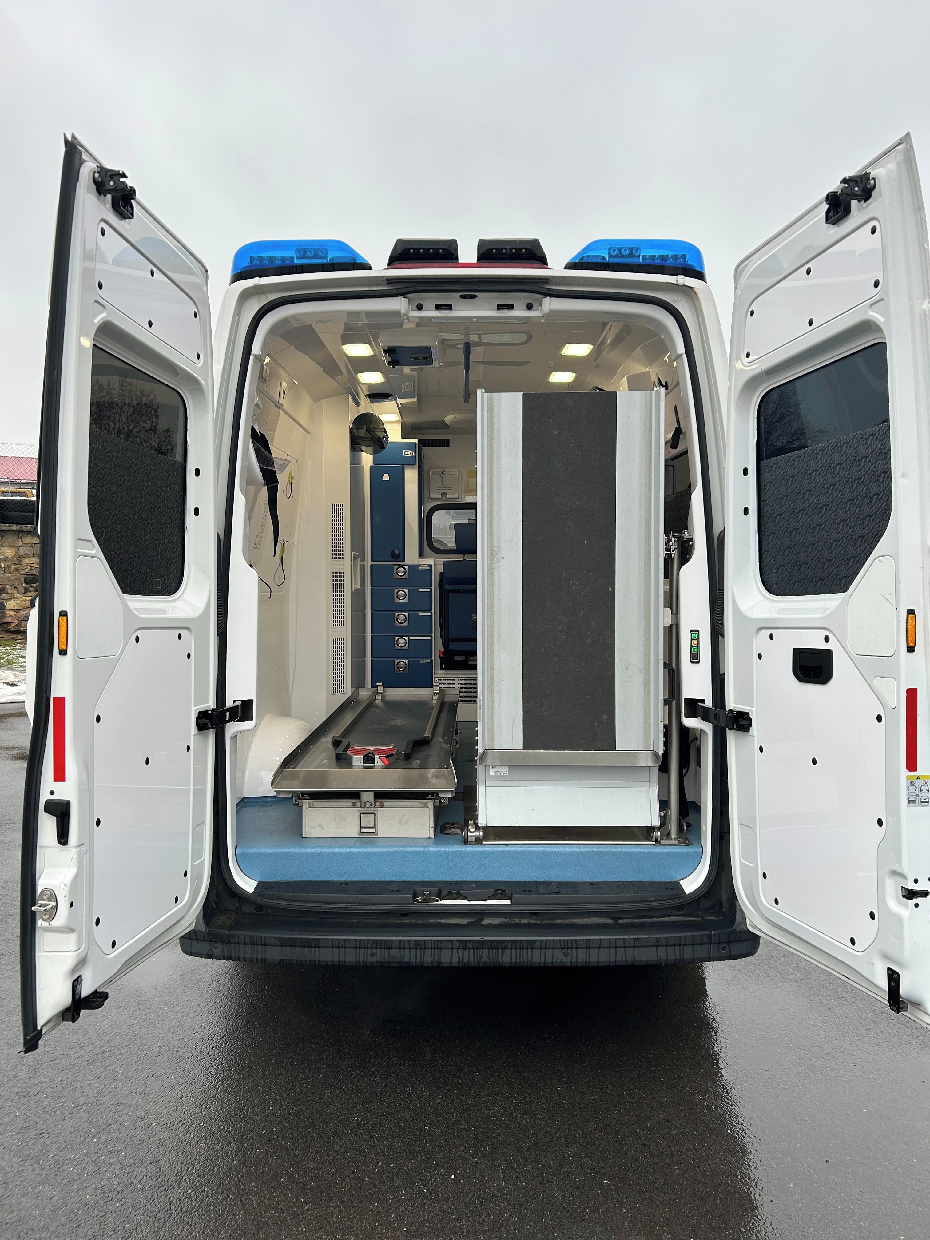 Volkswagen, Crafter 2.0TDI Sanitní vůz 4x4 - fotka 5