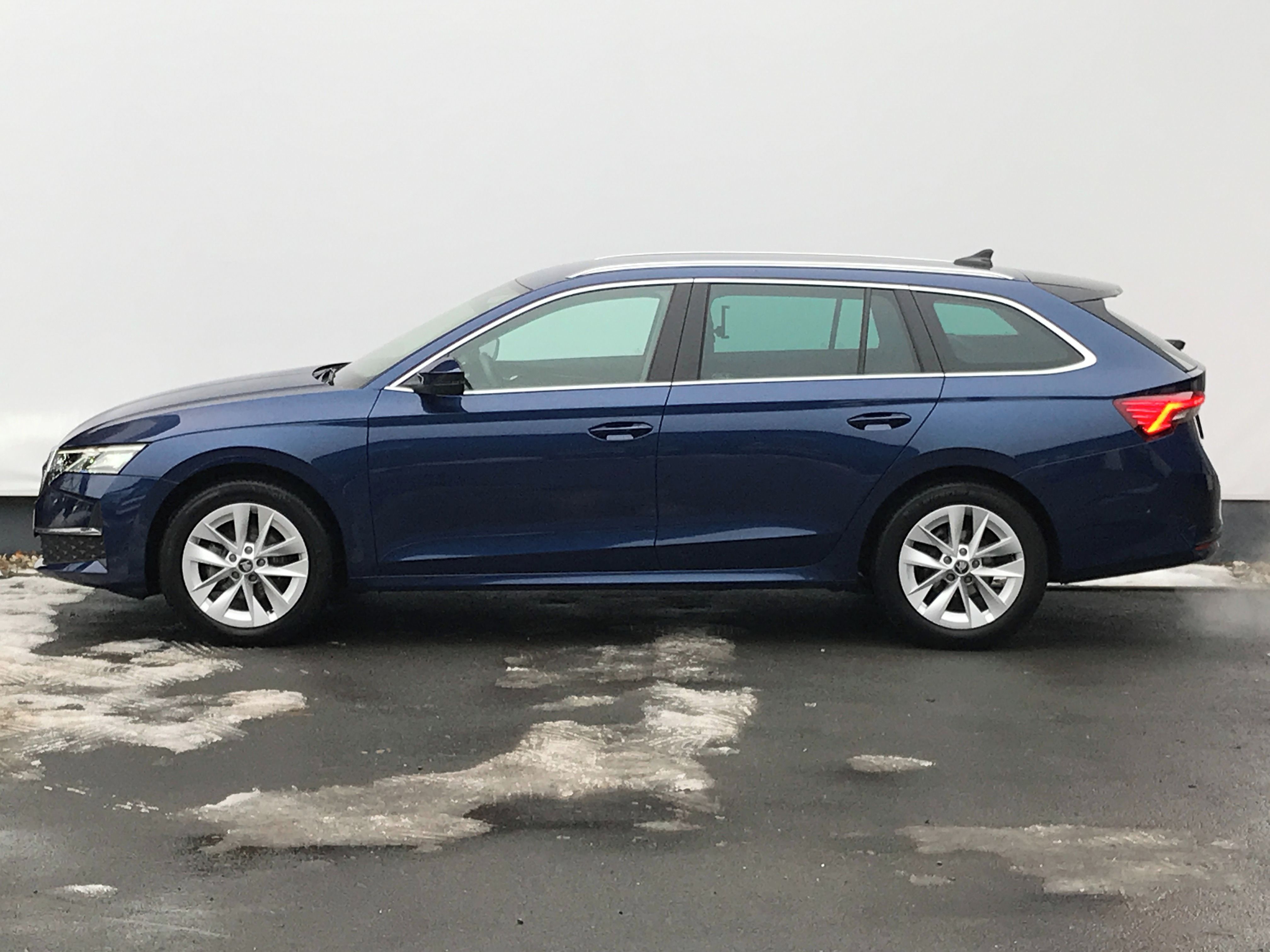 Škoda Octavia, 110kW 7°DSG TOPSEL+TAŽNÉ+HEAD - fotka 3