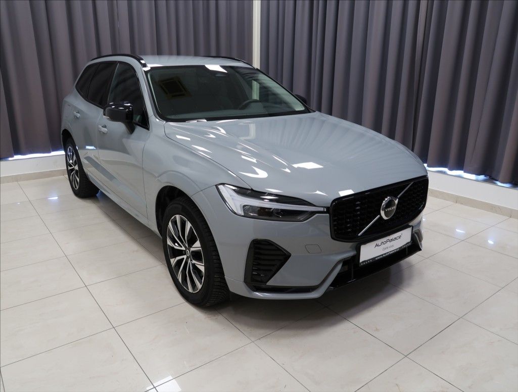 Volvo XC60, 2,0 B4 AWD PLUS DARK - fotka 4