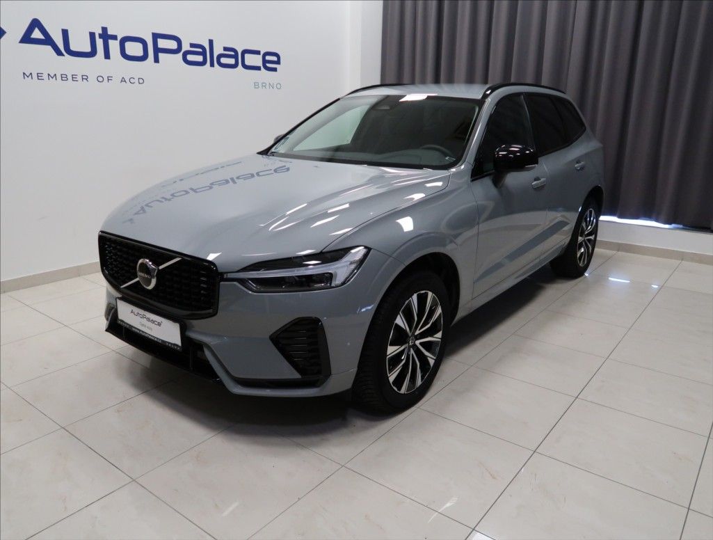 Volvo XC60, 2,0 B4 AWD PLUS DARK - fotka 2