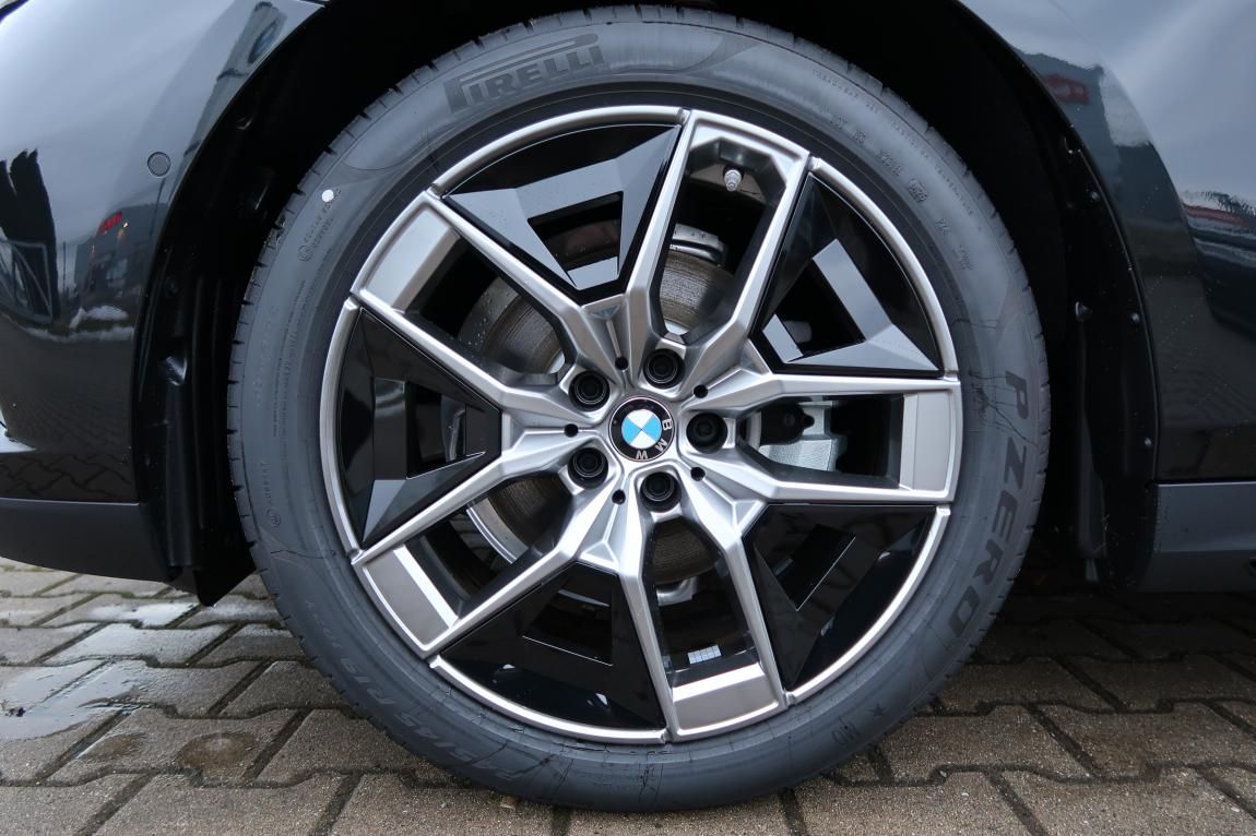 BMW Řada 5, 520i - fotka 6