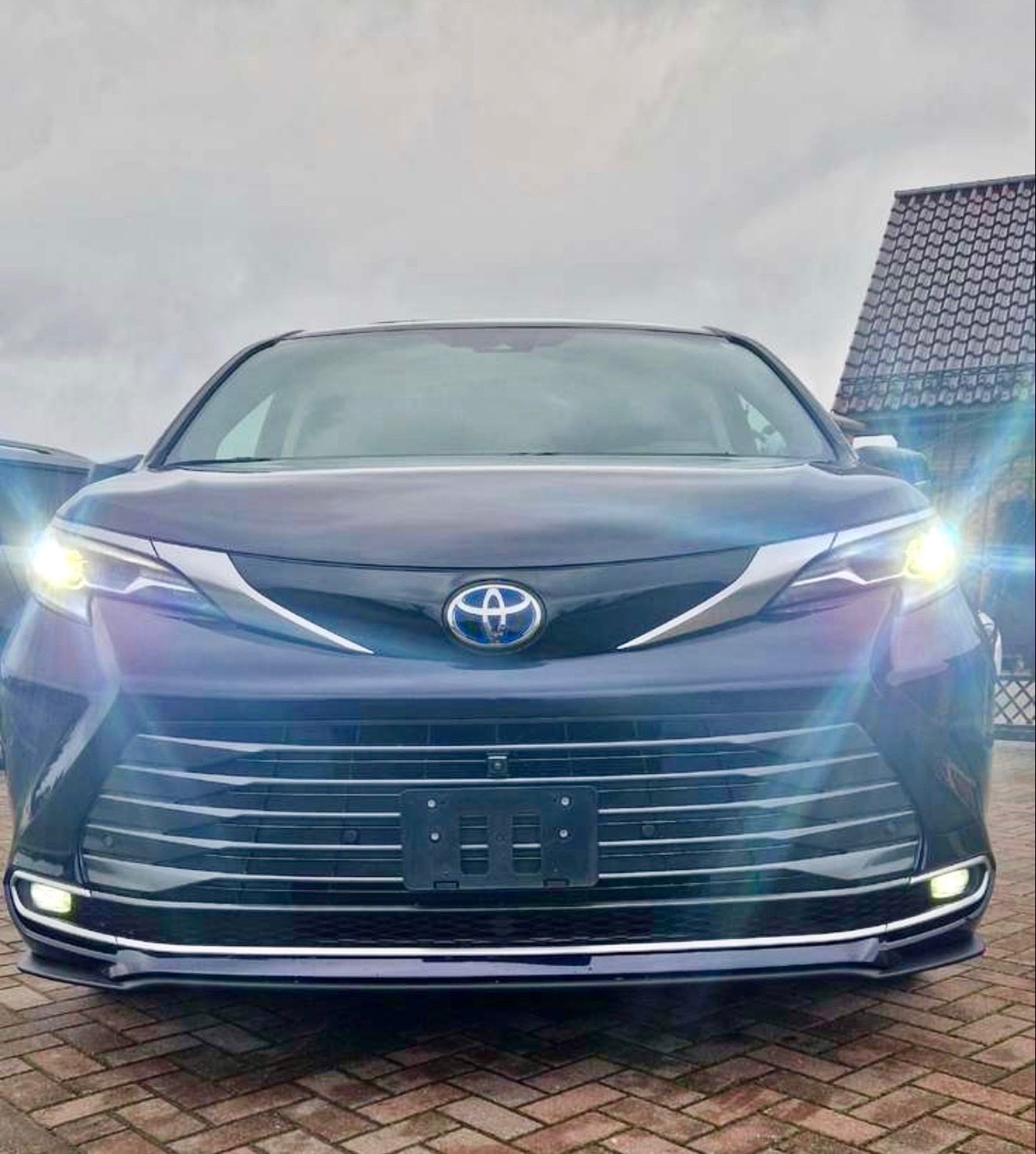 Toyota Sienna, 2.5L Platinum 4x4 Full Full - fotka 3