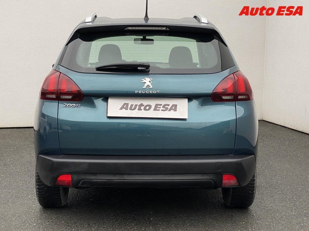 Peugeot 2008, 1.2 i,1.maj,ČR,AC,temp - fotka 5