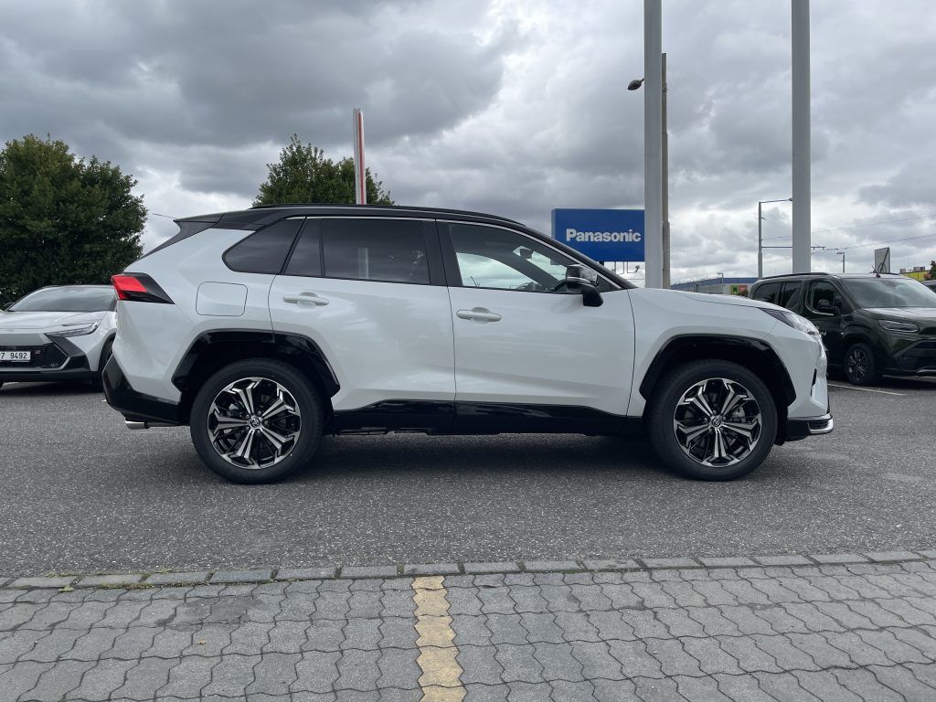 Toyota Rav4, 2.5 Plug-in Hybrid ODBĚR 7/26 - fotka 2