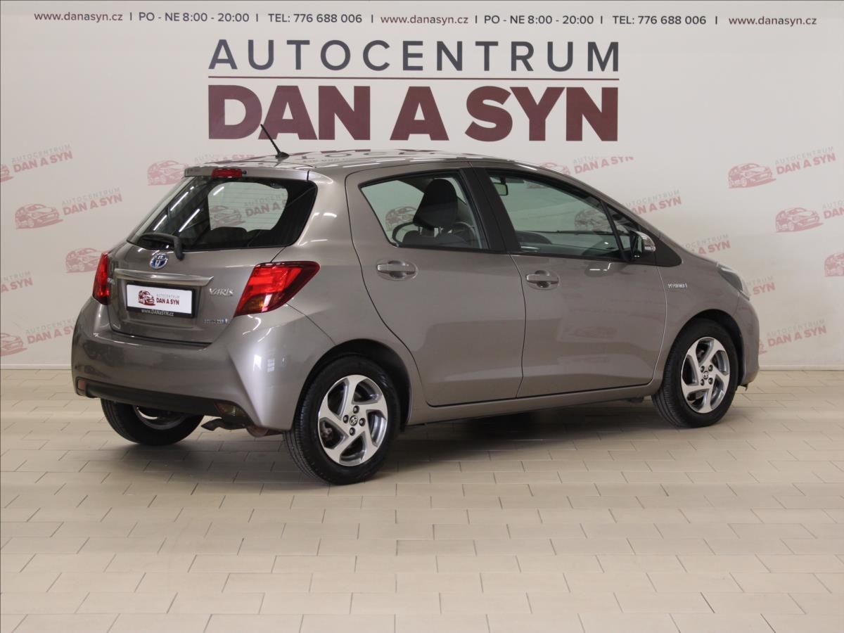 Toyota Yaris, 1,5 i Hybrid Comfort At. - fotka 4