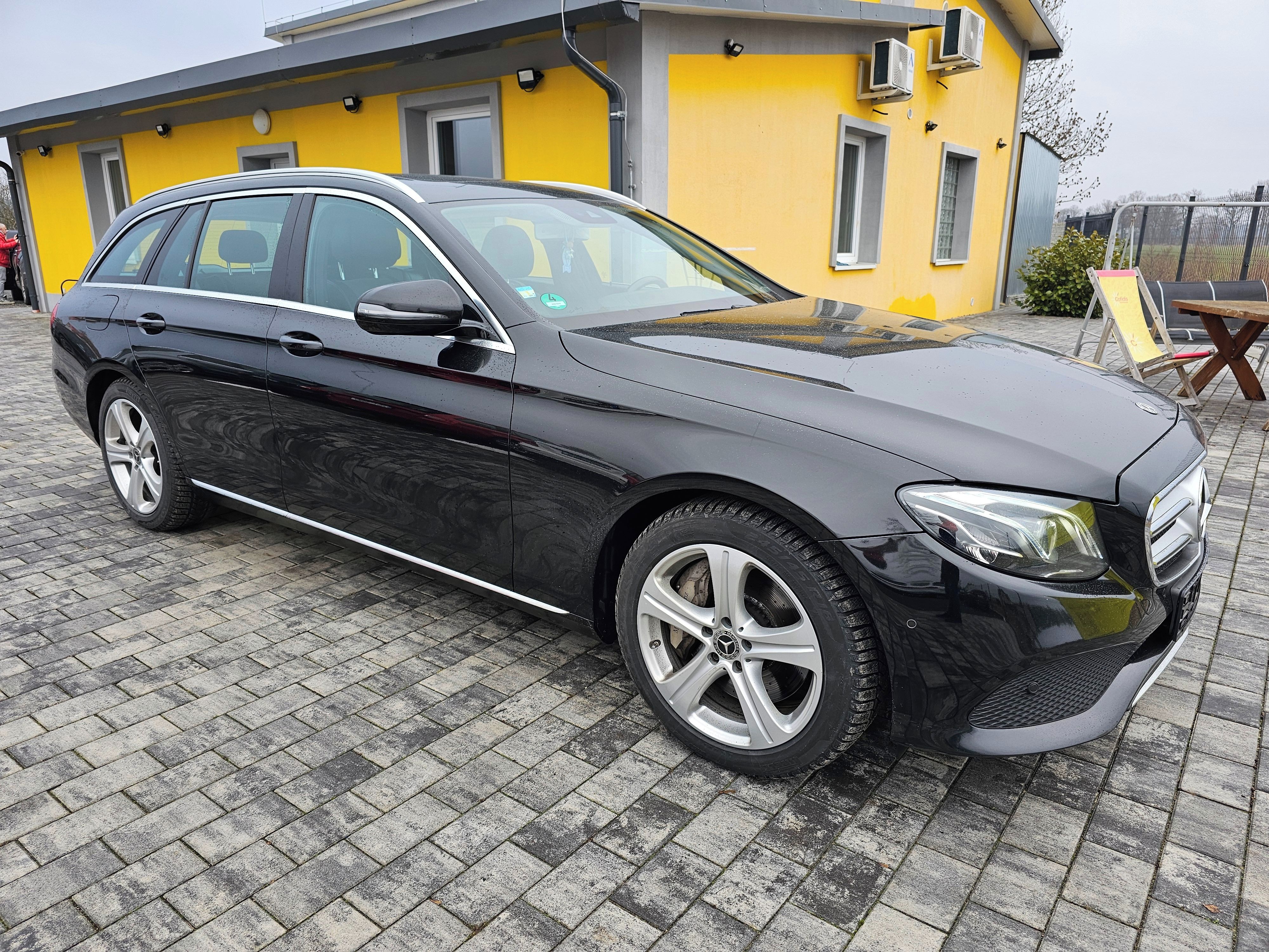 Mercedes-Benz Třídy E, E350 4matic 190kw, Avantgarde - fotka 3