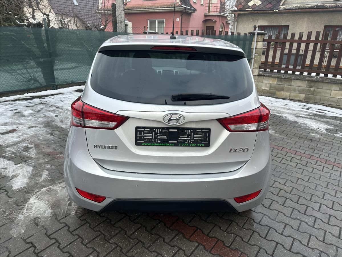 Hyundai ix20, 1,6 AUTOMAT 1.majitel - fotka 4