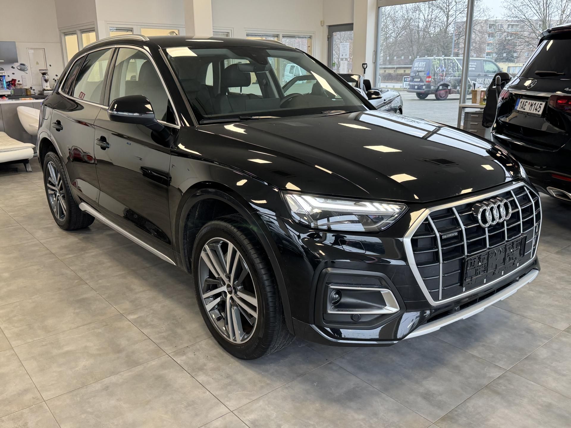 Audi Q5, 40TFSI 4x4 Advanced Tažné LED