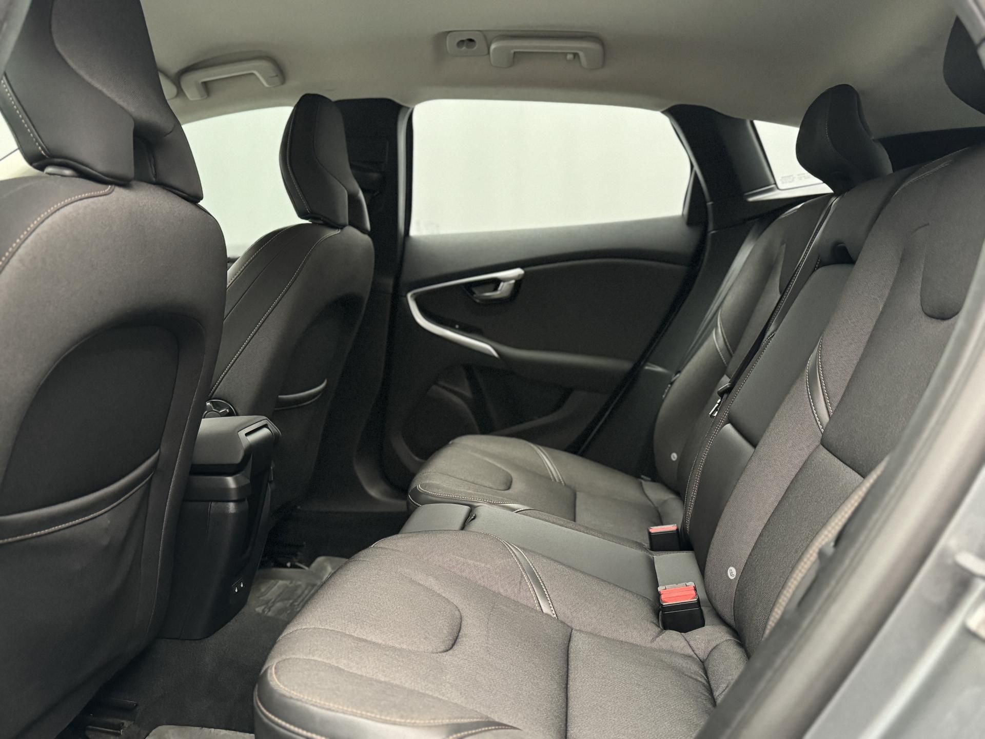 Volvo V40, CC MOMENTUM AUT - fotka 6