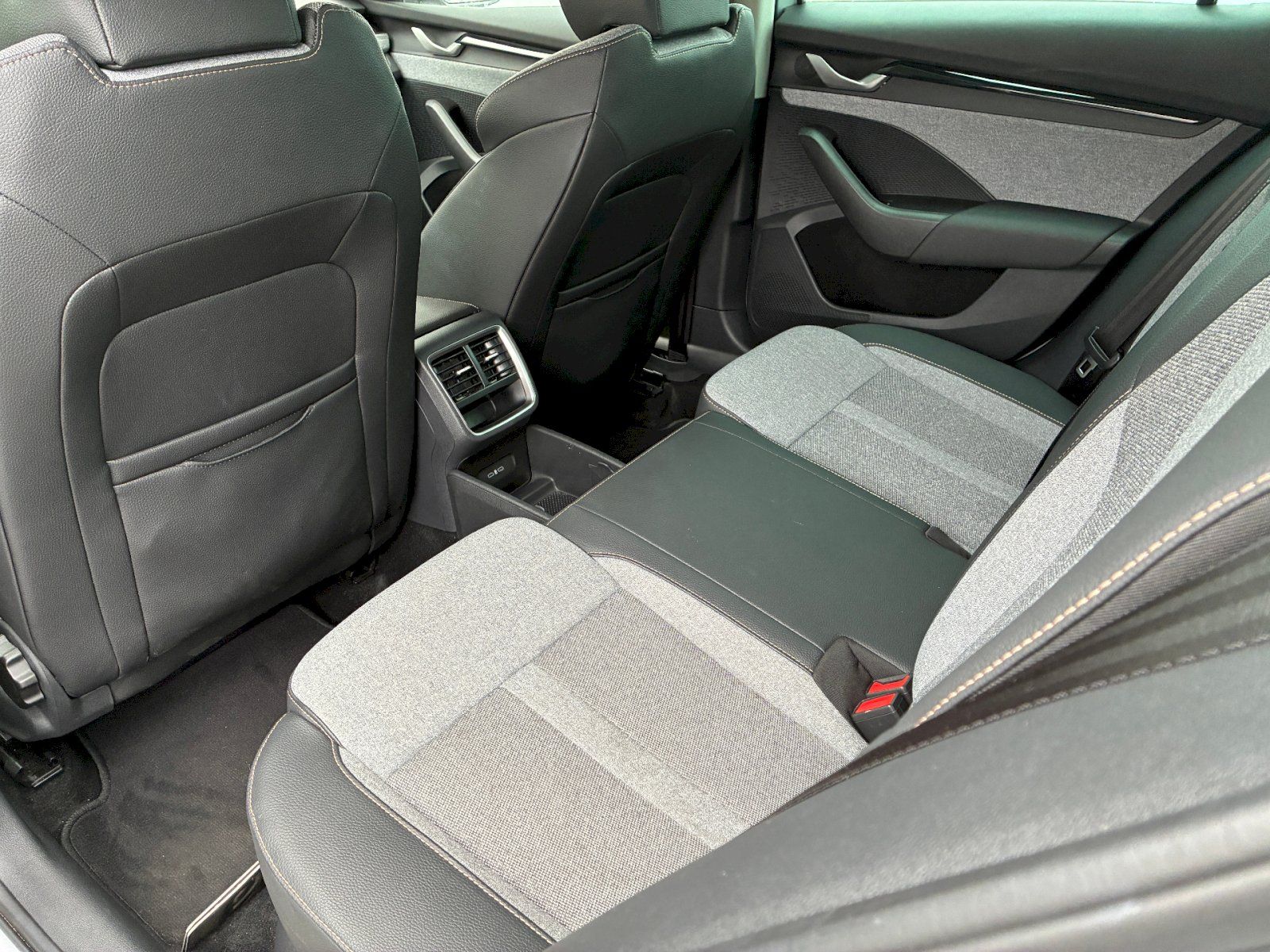 Škoda Octavia, M-HEV 1,5 TSI / 110 kW Top Sel - fotka 6